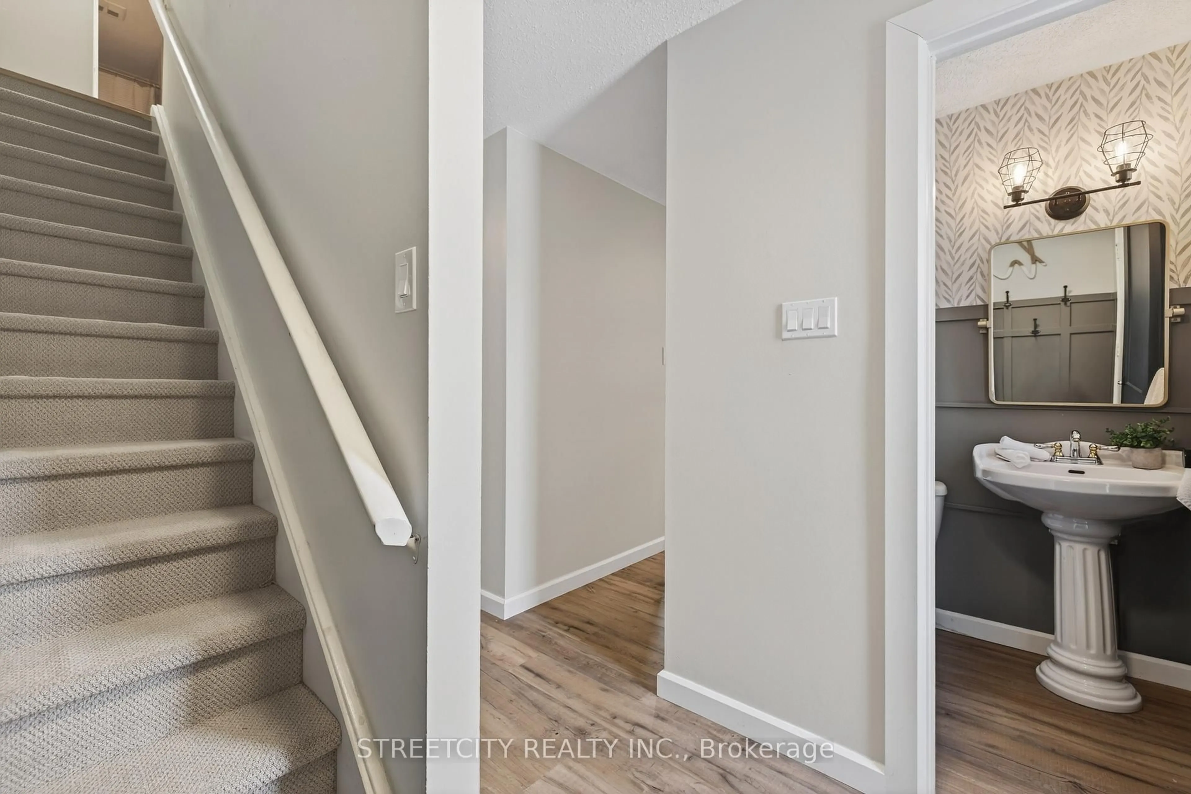 Indoor entryway for 282 HOMESTEAD Cres, London North Ontario N6G 2E5