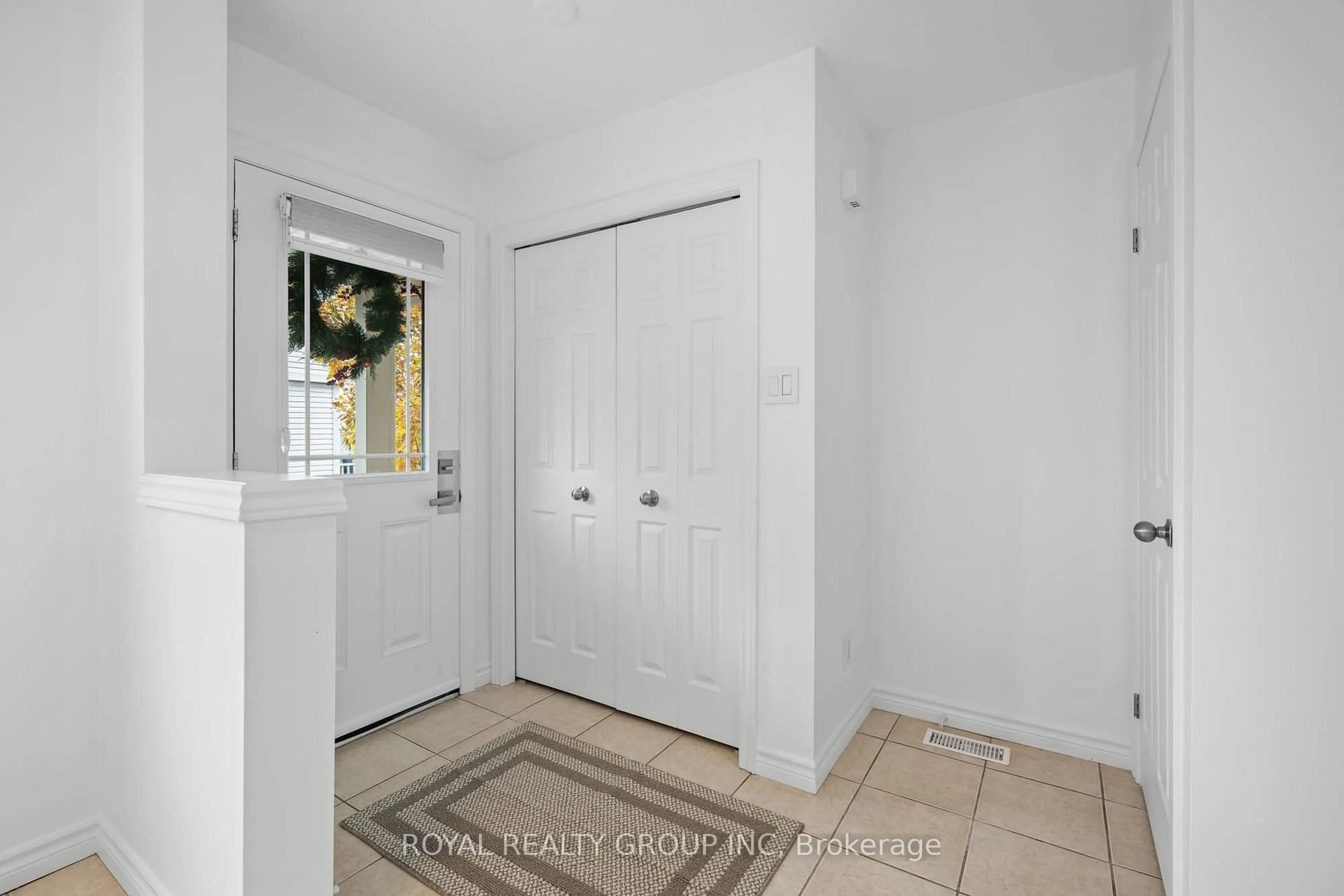 Indoor entryway for 10 Foxglove Cres #18, Kitchener Ontario N2E 0E1