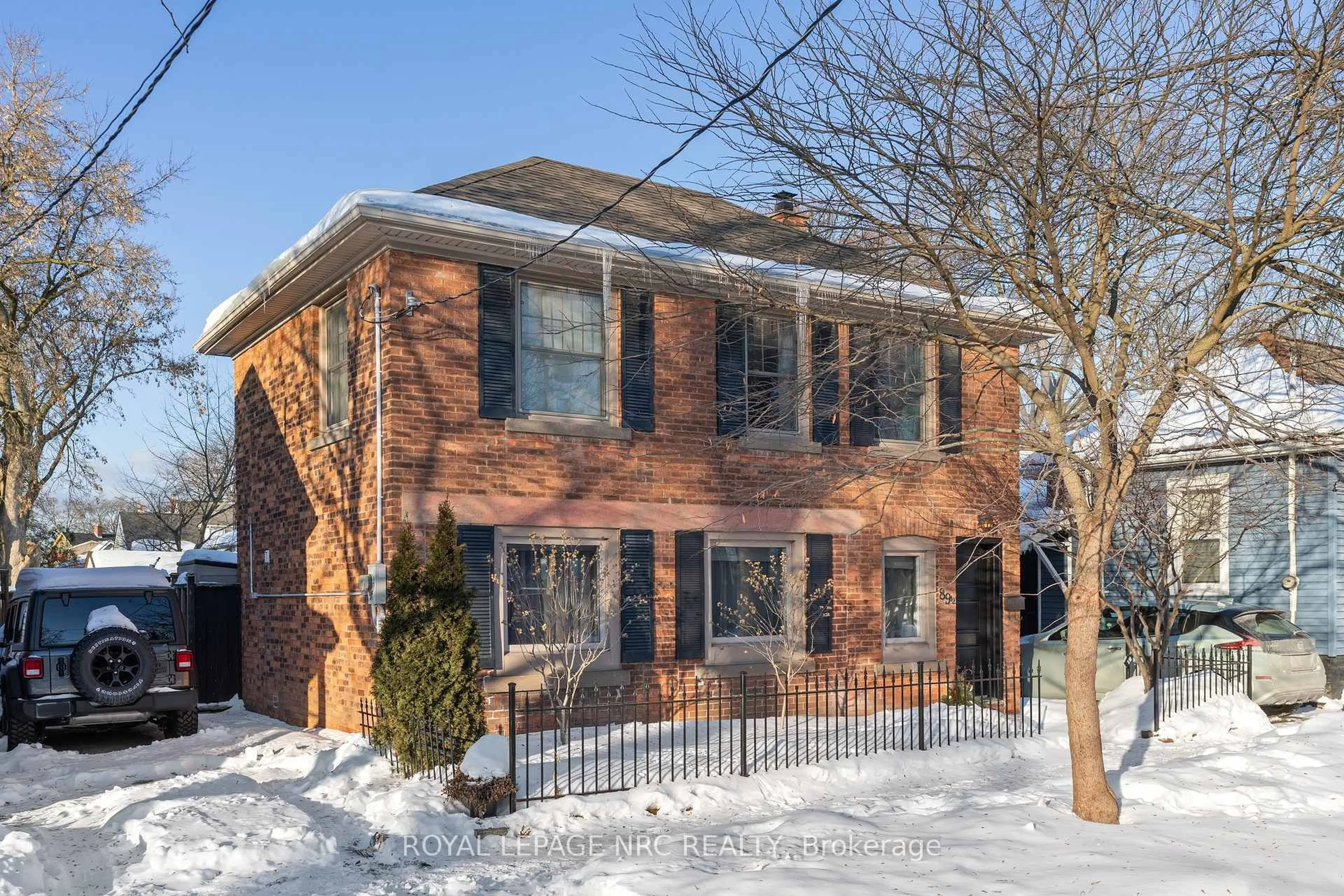 Home with brick exterior material, street for 89 1/2 Albert St, St. Catharines Ontario L2R 2H2