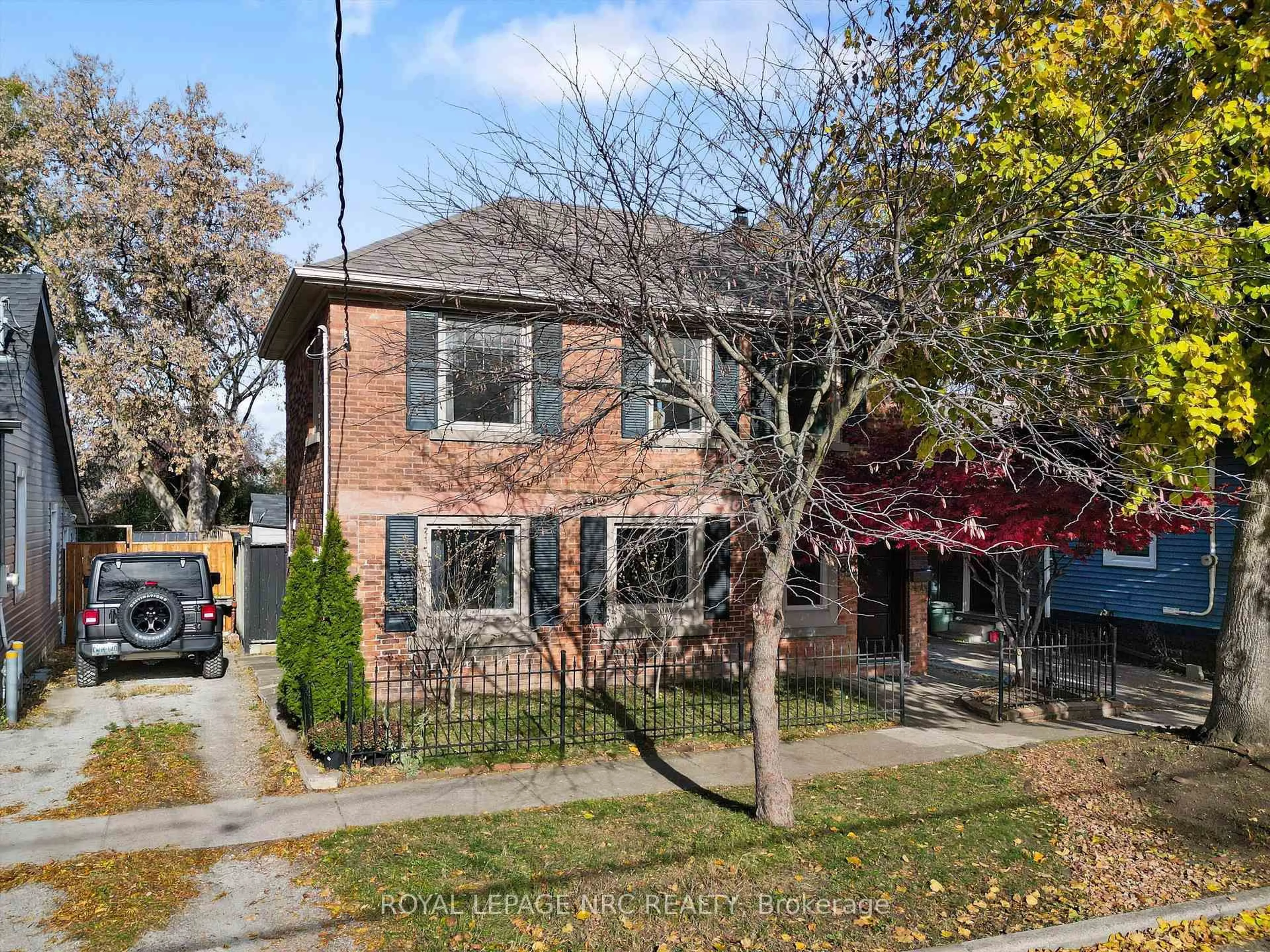 Home with brick exterior material, street for 89 1/2 Albert St, St. Catharines Ontario L2R 2H2