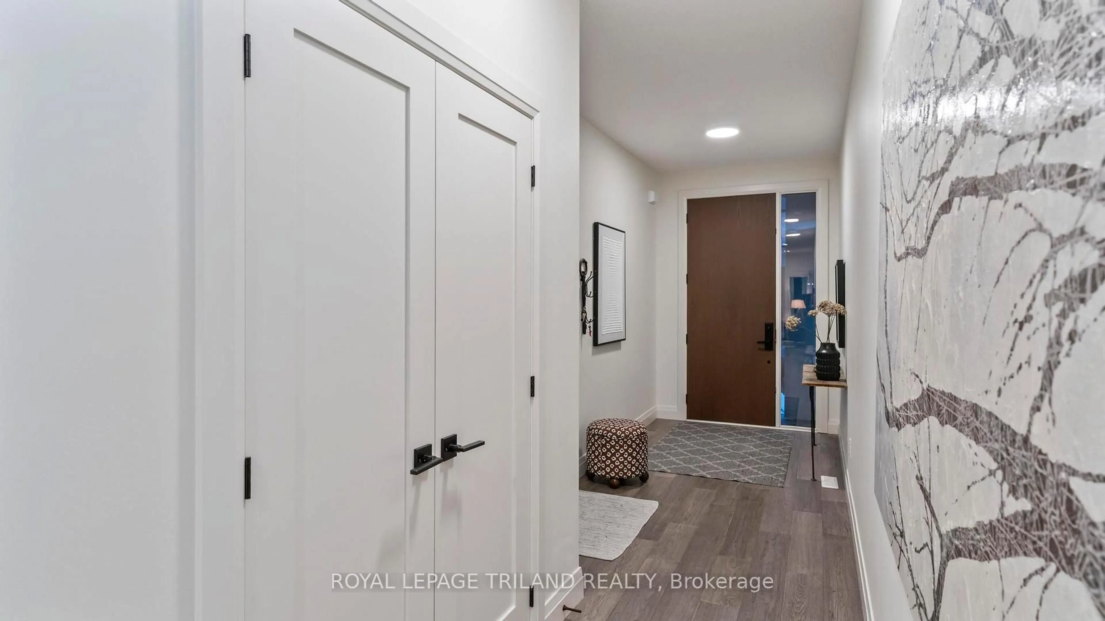 Indoor entryway for 1195 Riverside Dr #9, London North Ontario N6H 0K4