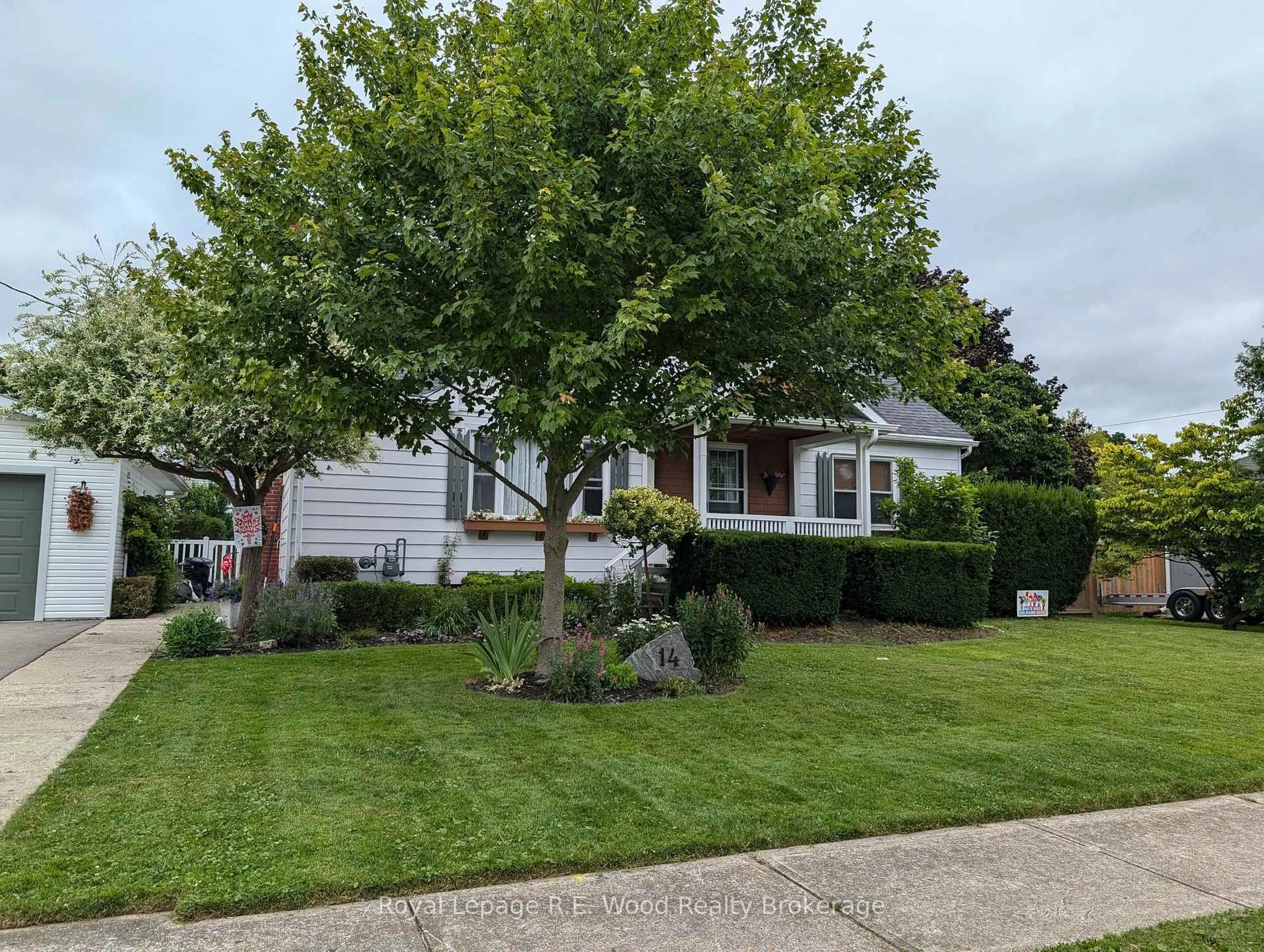 Home with vinyl exterior material, street for 14 Albert St, Norwich Ontario N0J 1P0