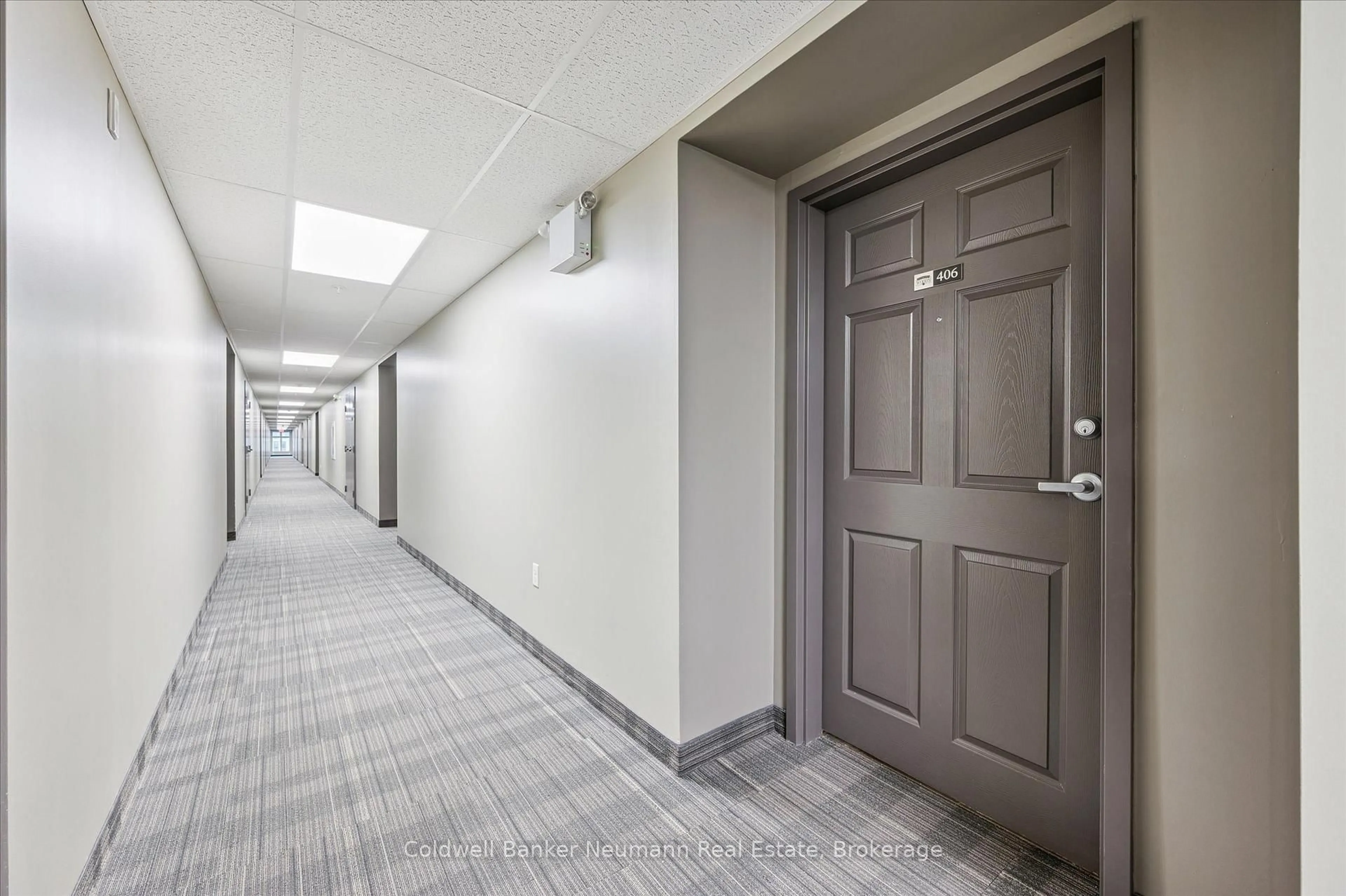 Indoor foyer for 45 Kingsbury Sq #406, Guelph Ontario N1L 0L2
