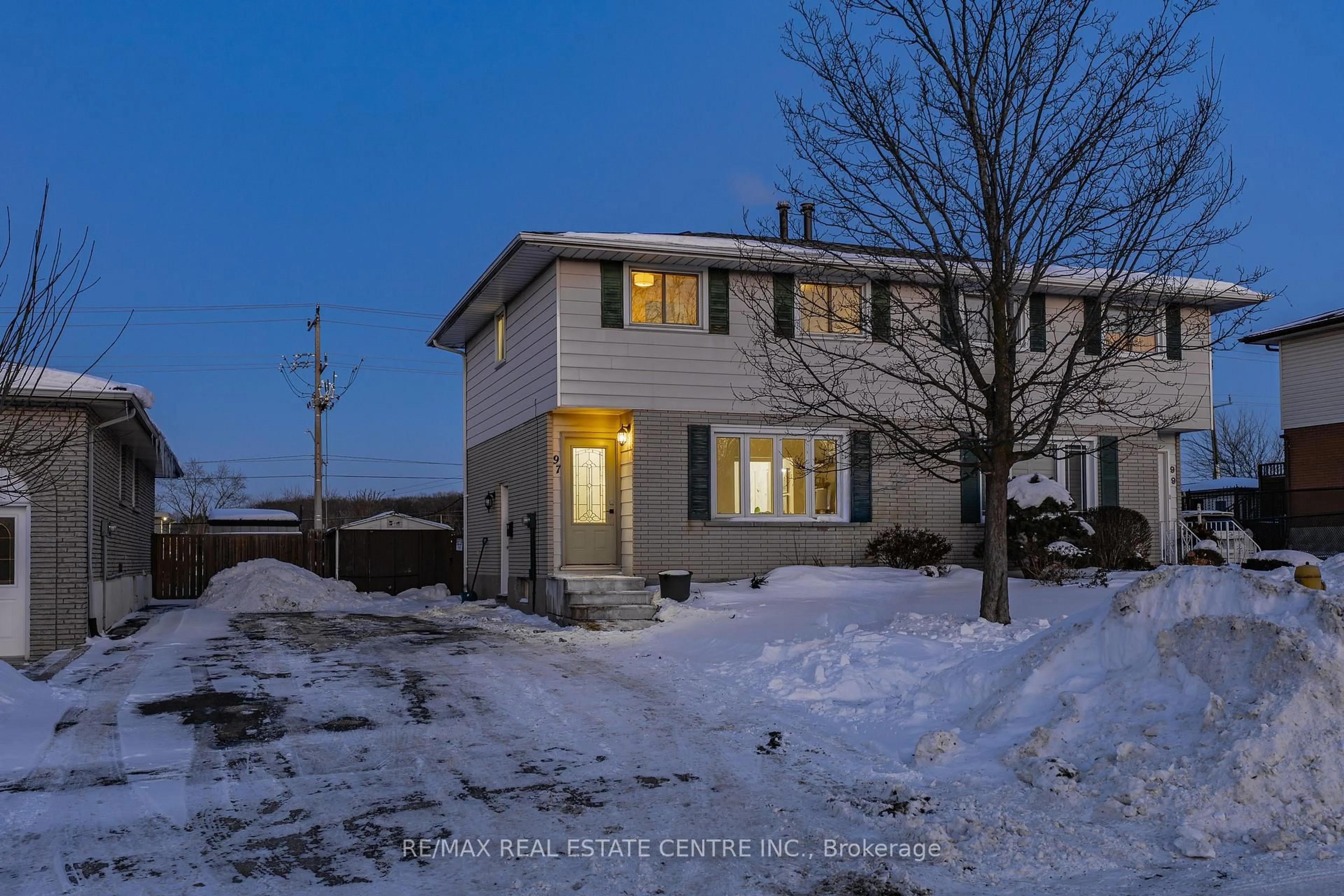 A pic from outside/outdoor area/front of a property/back of a property/a pic from drone, street for 97 Moffat Dr, Cambridge Ontario N1R 6C1