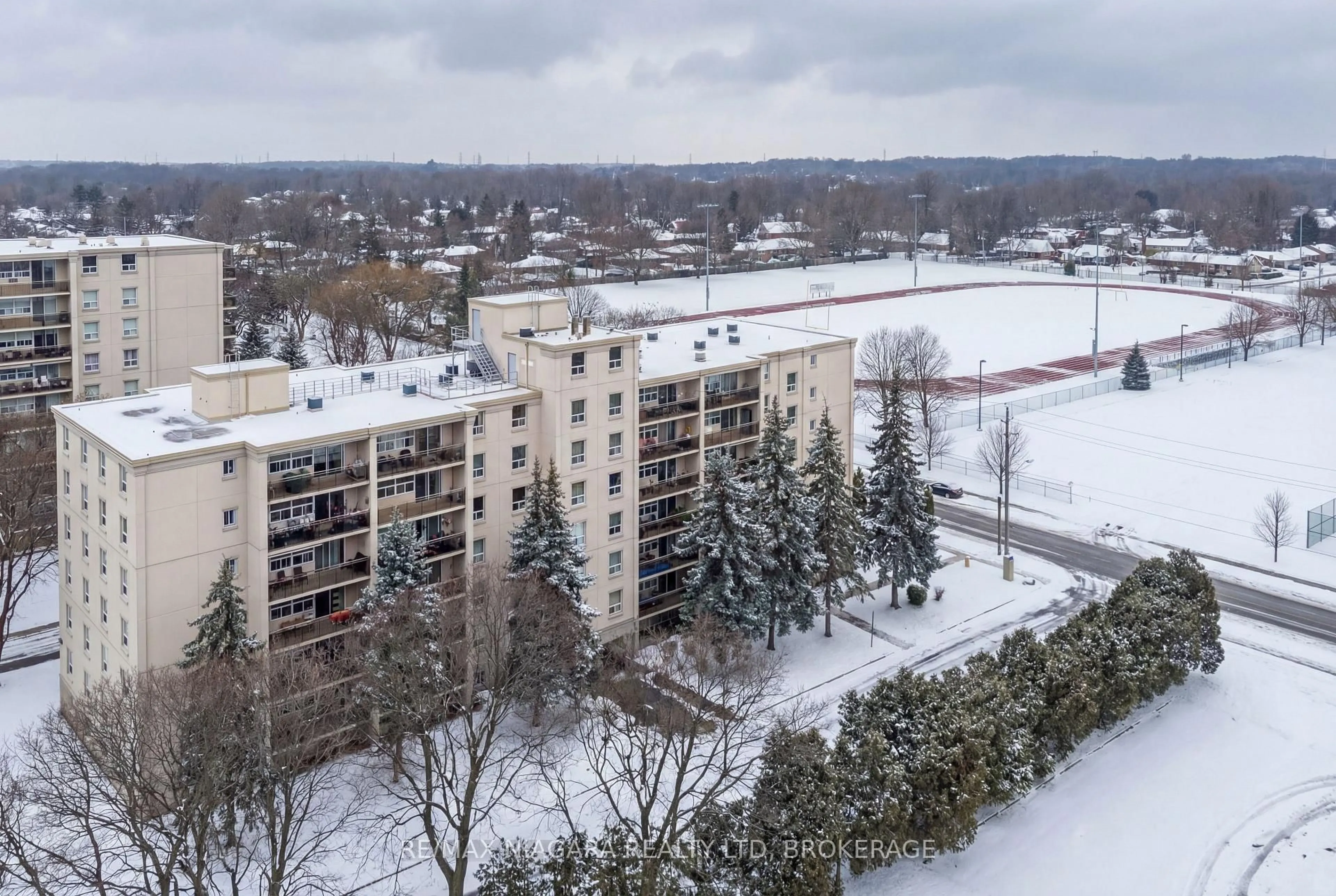 A pic from outside/outdoor area/front of a property/back of a property/a pic from drone, city buildings view from balcony for 6390 Huggins St #209, Niagara Falls Ontario L2J 1H1