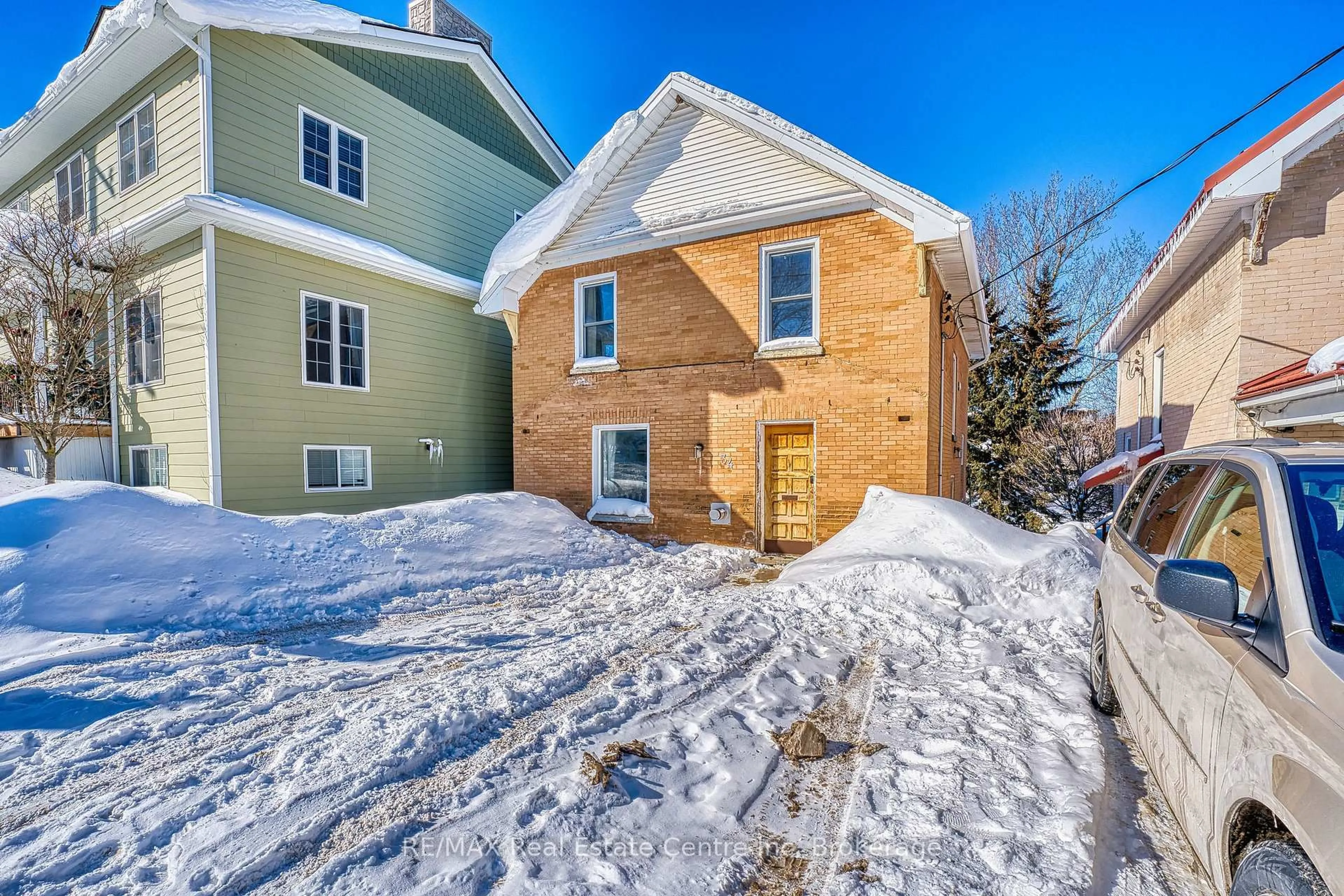 Unknown for 34 Wellington St, Mapleton Ontario N0G 1P0