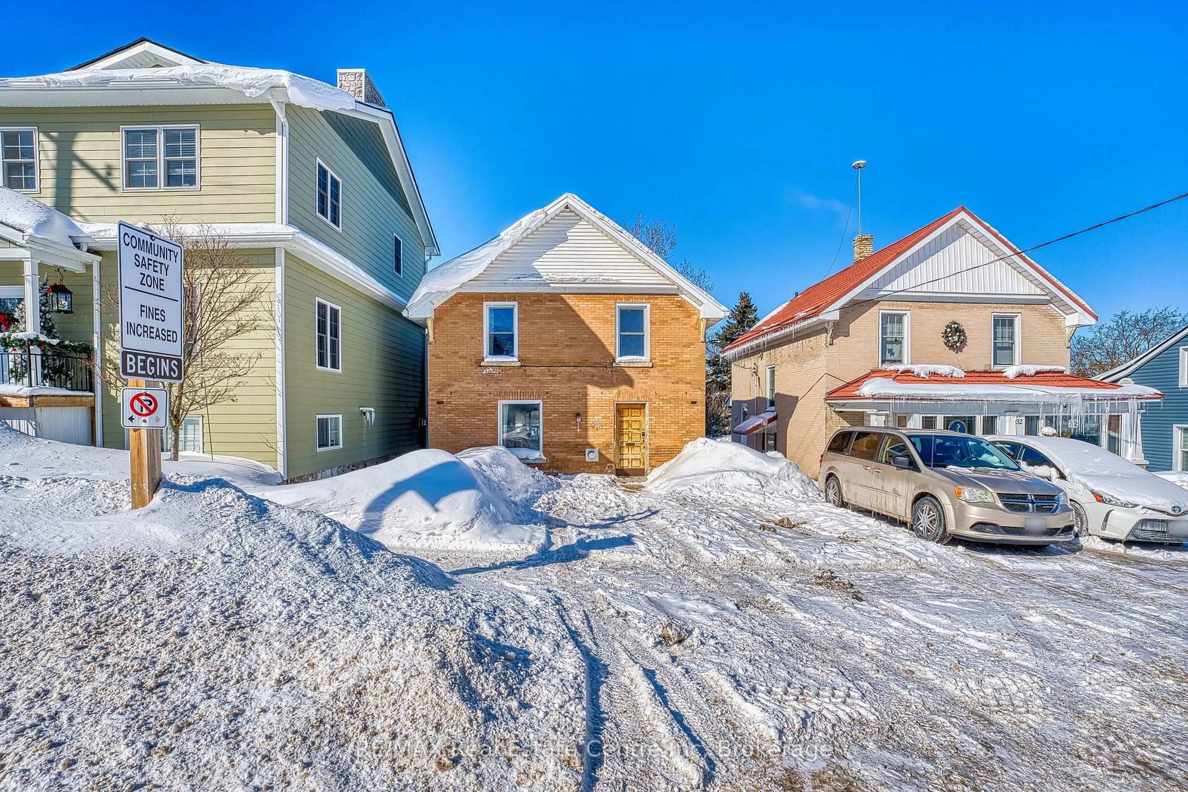 A pic from outside/outdoor area/front of a property/back of a property/a pic from drone, street for 34 Wellington St, Mapleton Ontario N0G 1P0