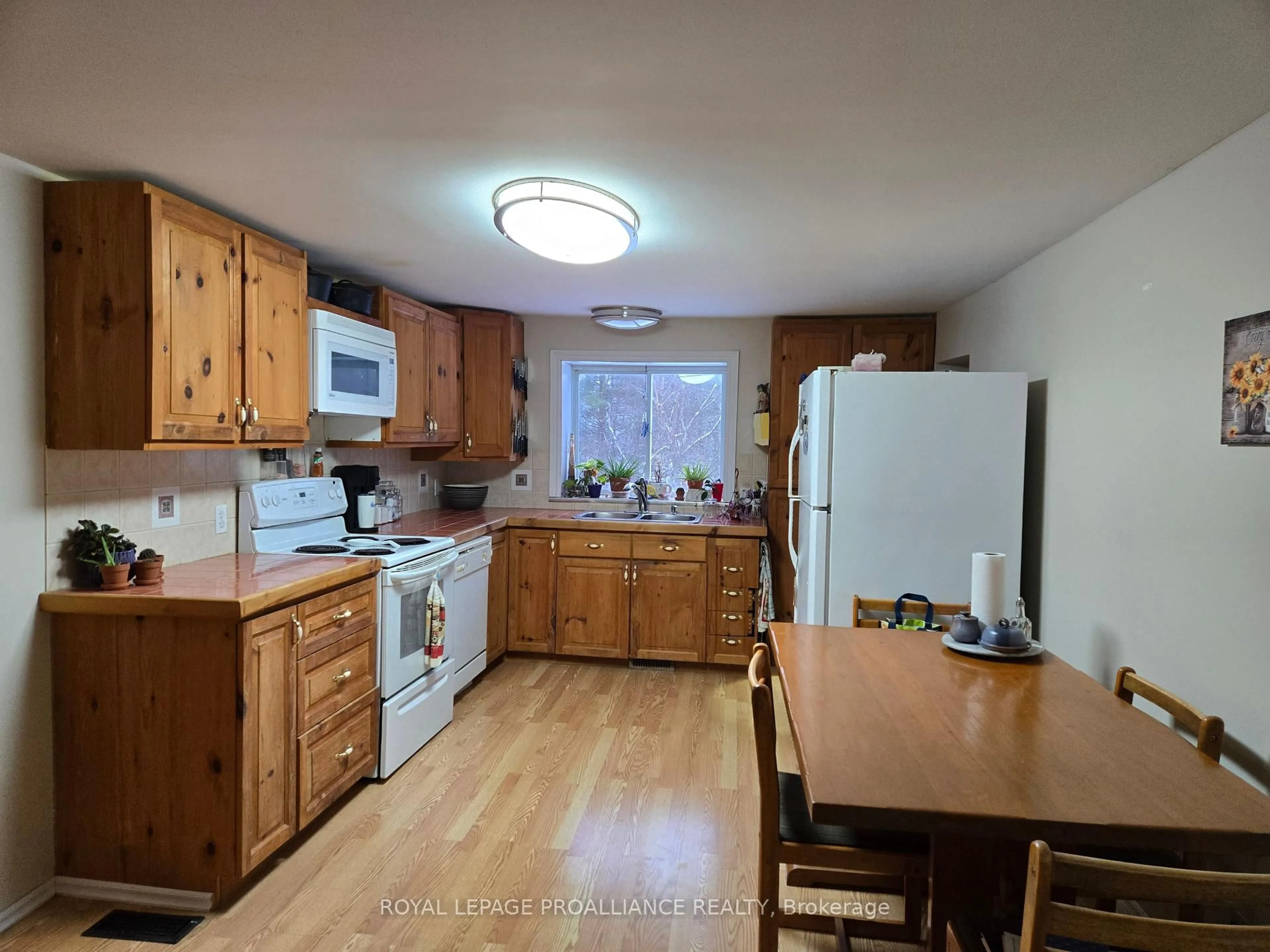 Standard kitchen, wood/laminate floor for 118 Hubbs Rd, Prince Edward County Ontario K0K 1A0
