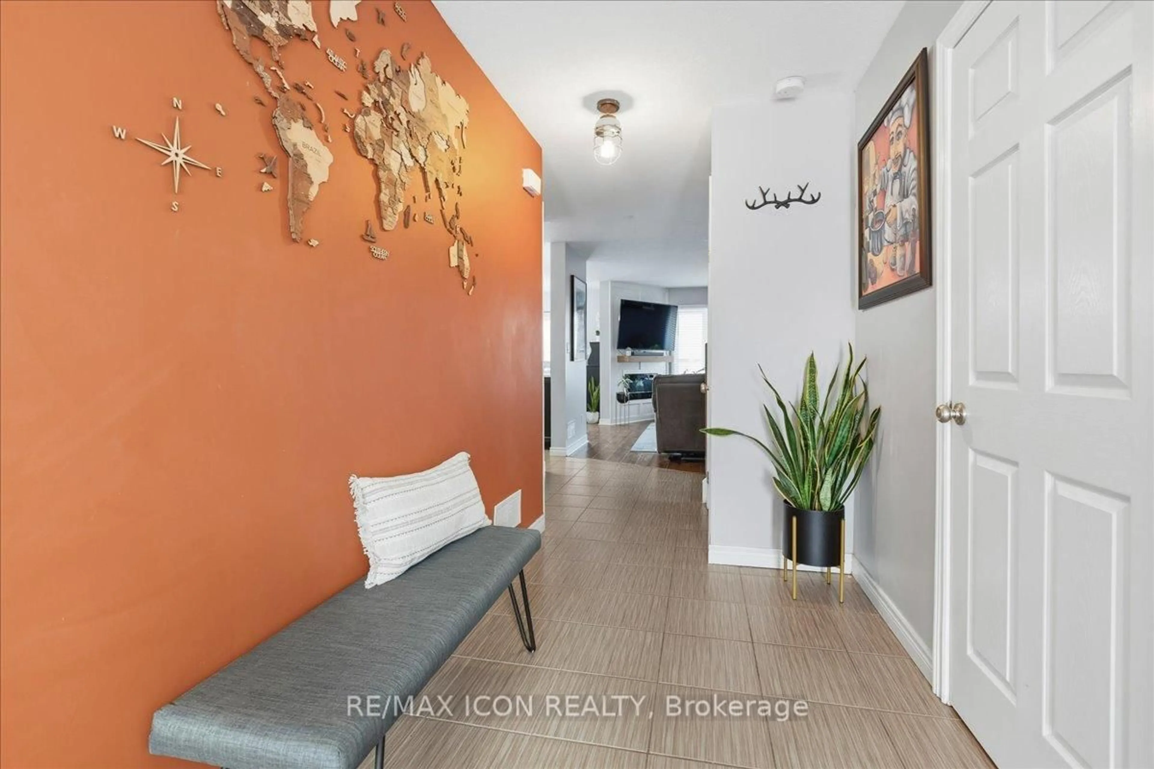 Indoor entryway for 361 Sienna Cres, Kitchener Ontario N2R 1T8