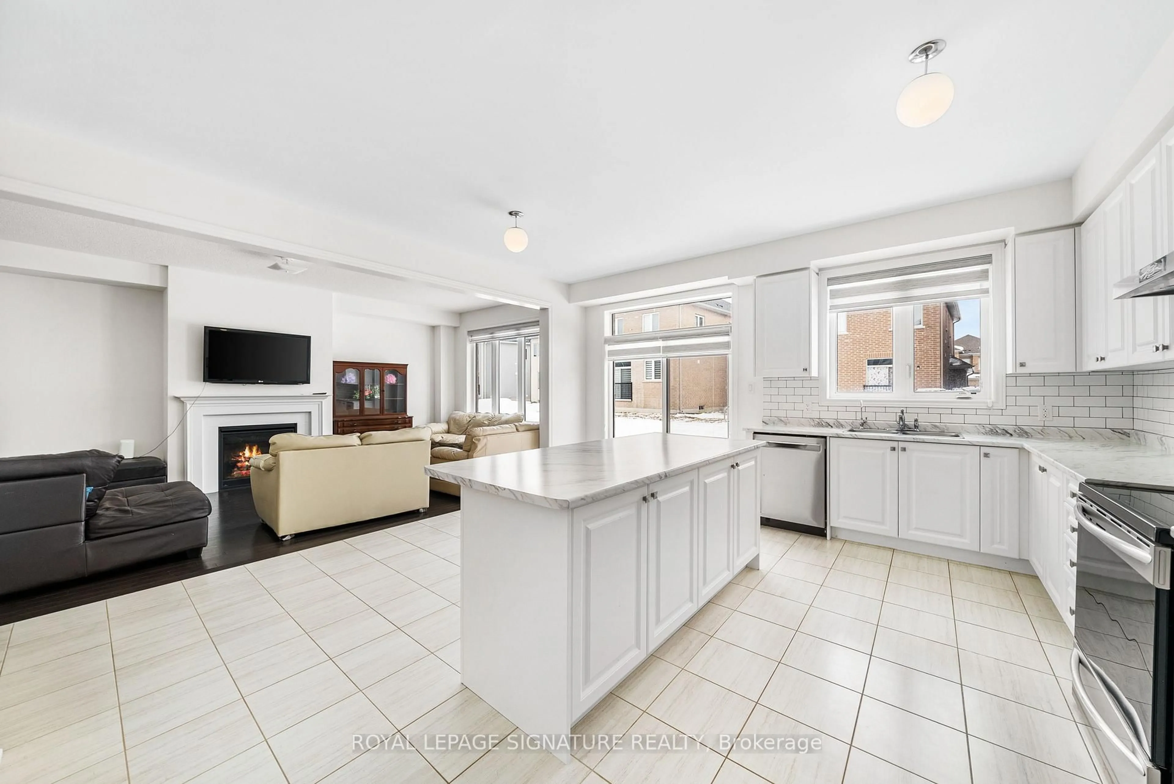 Open concept kitchen, ceramic/tile floor for 196 Limestone Lane, Shelburne Ontario L9V 3Y3