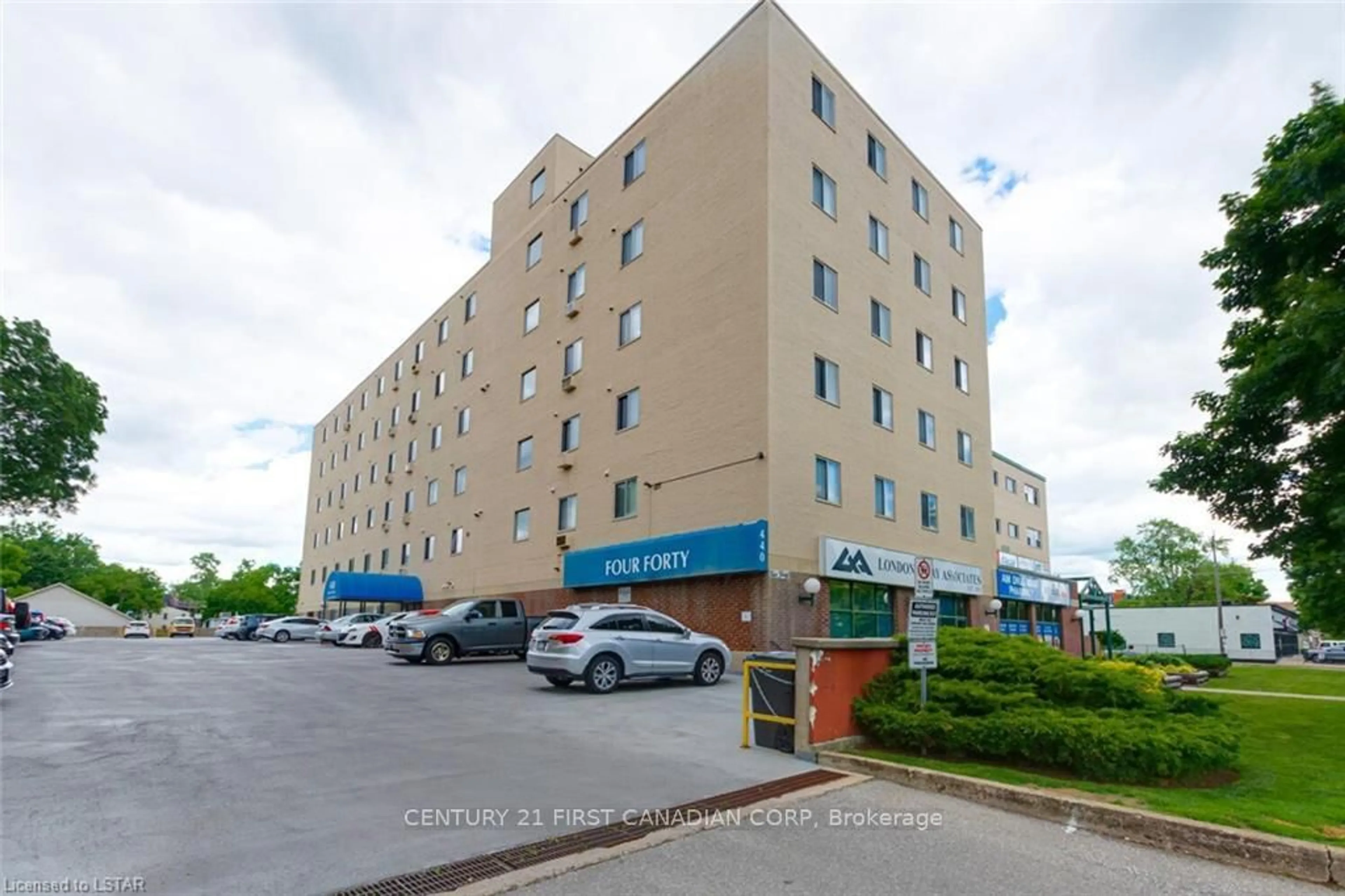 Unknown for 440 Central Ave #205, London East Ontario N6B 2E5