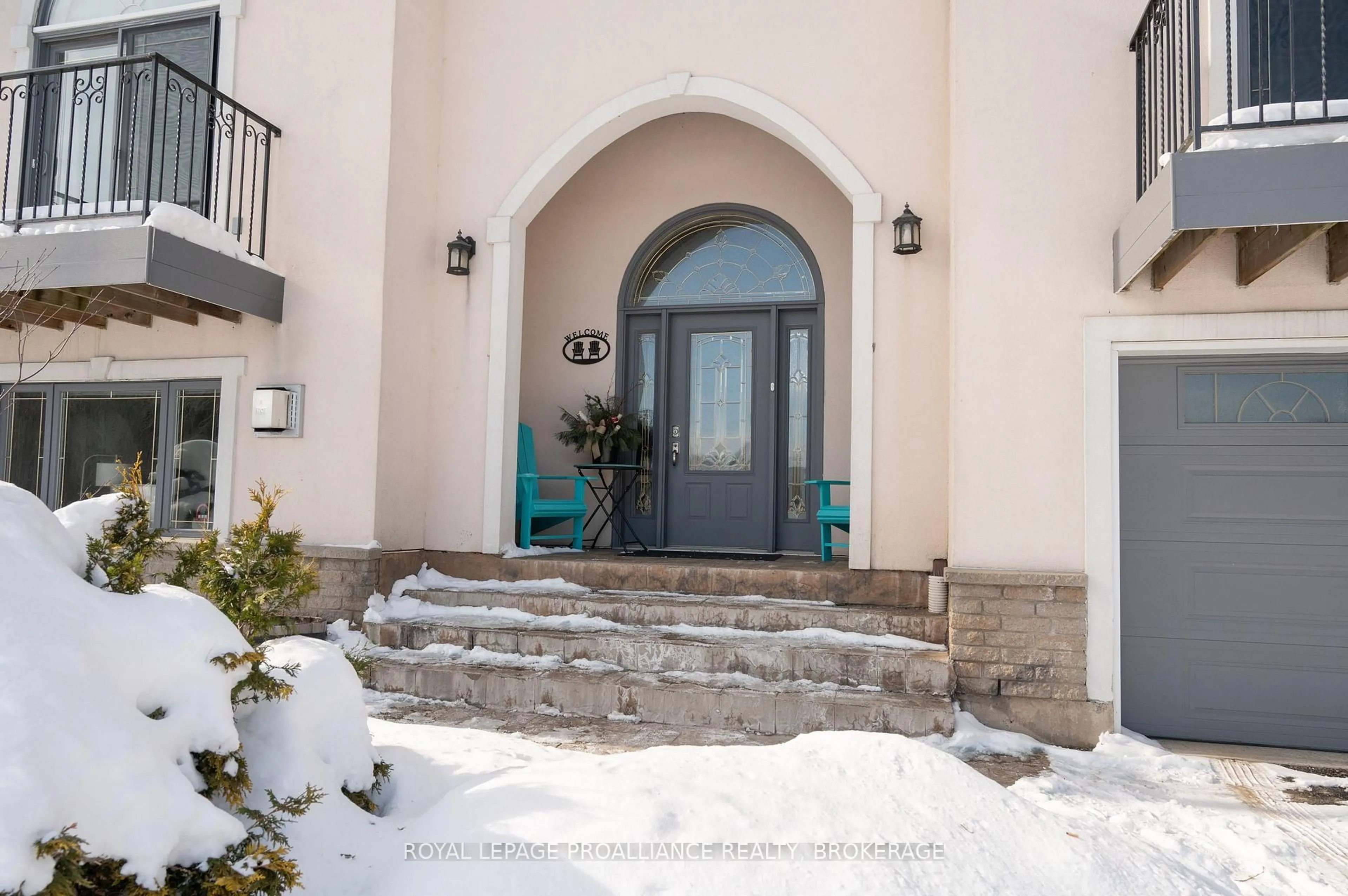 Indoor entryway for 27 Collins Dr, Inverary Ontario K0H 1X0