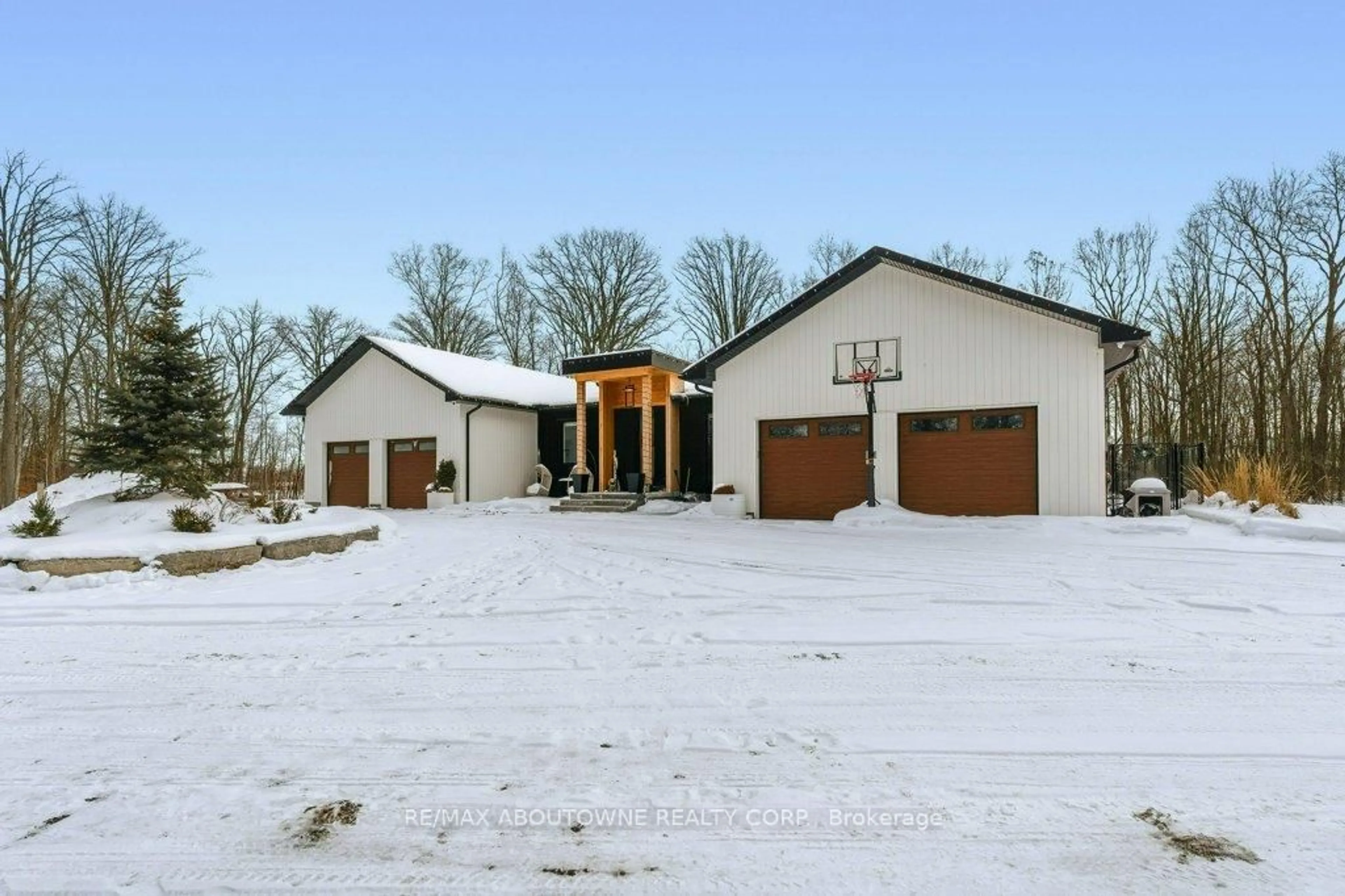 Unknown for 295 Allen Rd, Grimsby Ontario L3M 4E7