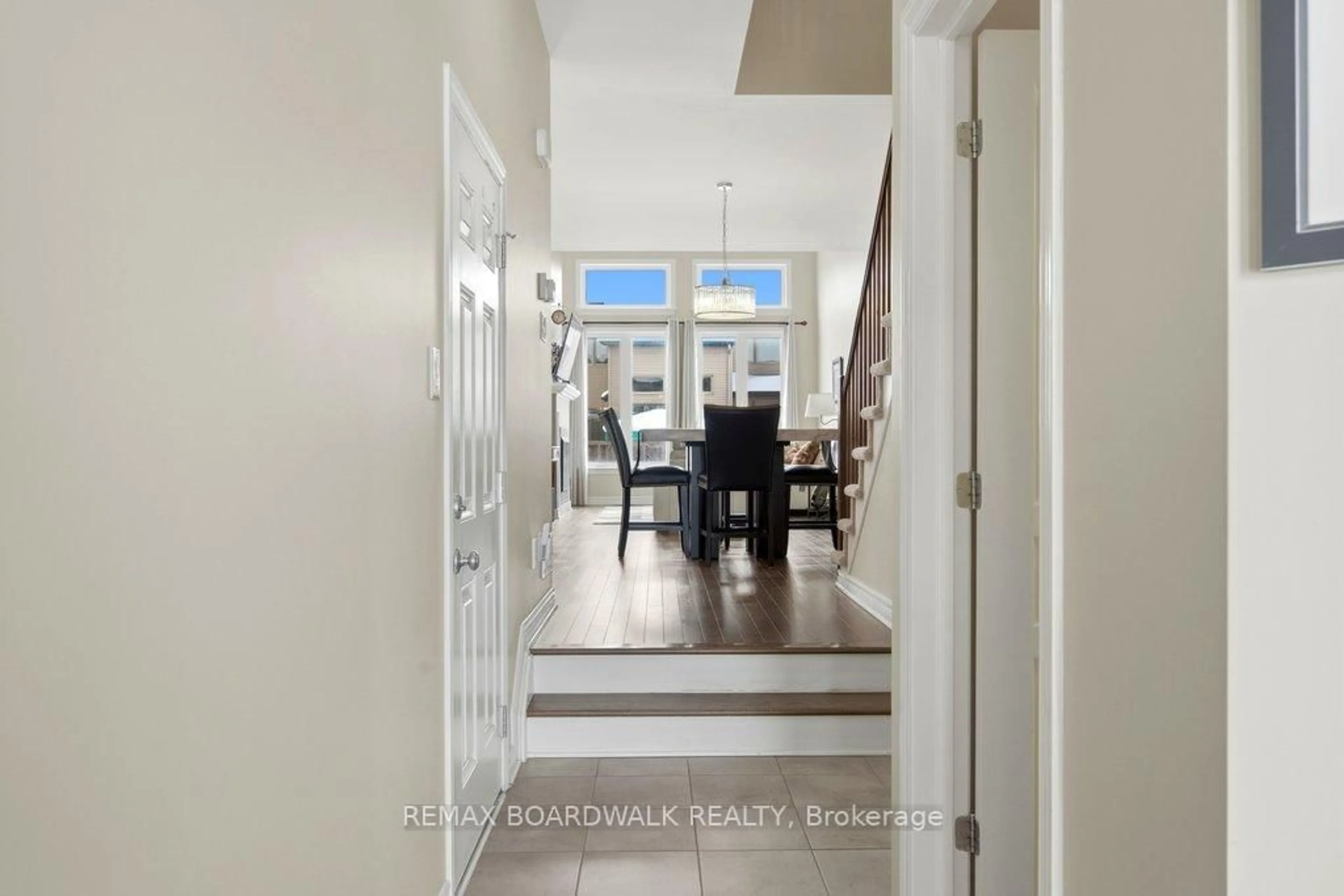 Indoor entryway for 306 Rainrock Cres, Ottawa Ontario K1W 0J8