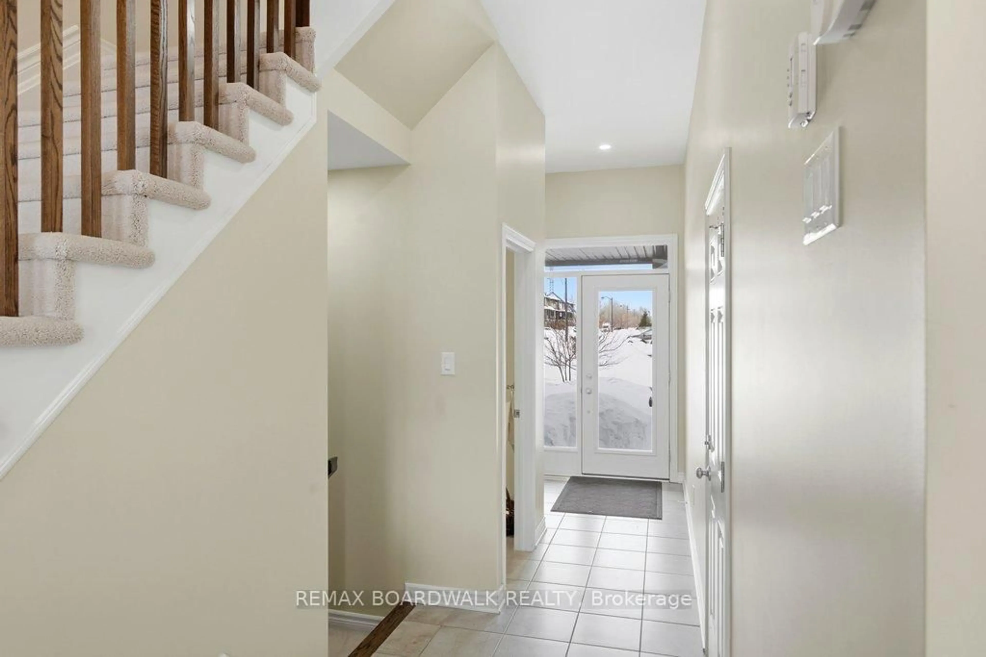 Indoor entryway for 306 Rainrock Cres, Ottawa Ontario K1W 0J8