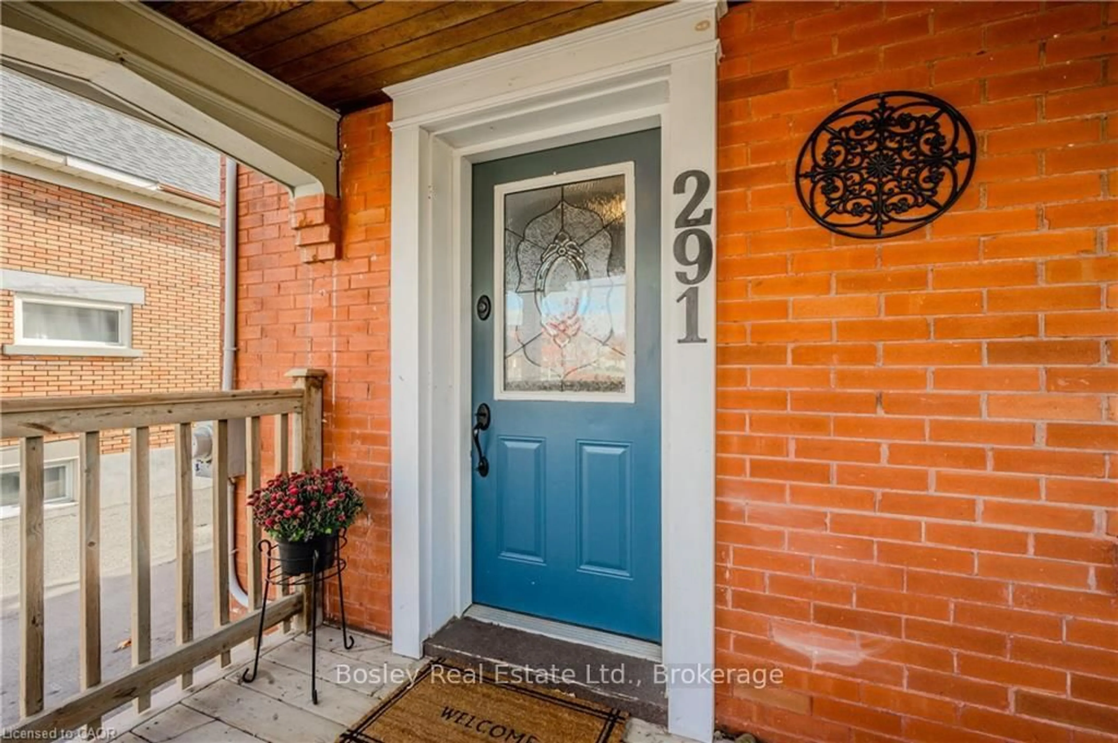 Indoor entryway for 291 Guelph St, Kitchener Ontario N2H 5W9