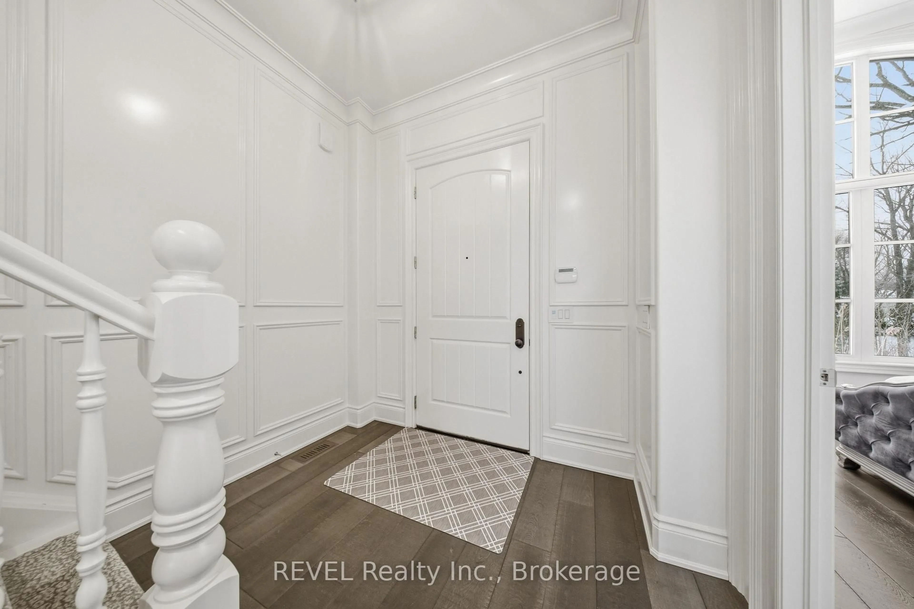 Indoor entryway for 25 Arbourvale Common, St. Catharines Ontario L2T 3B7