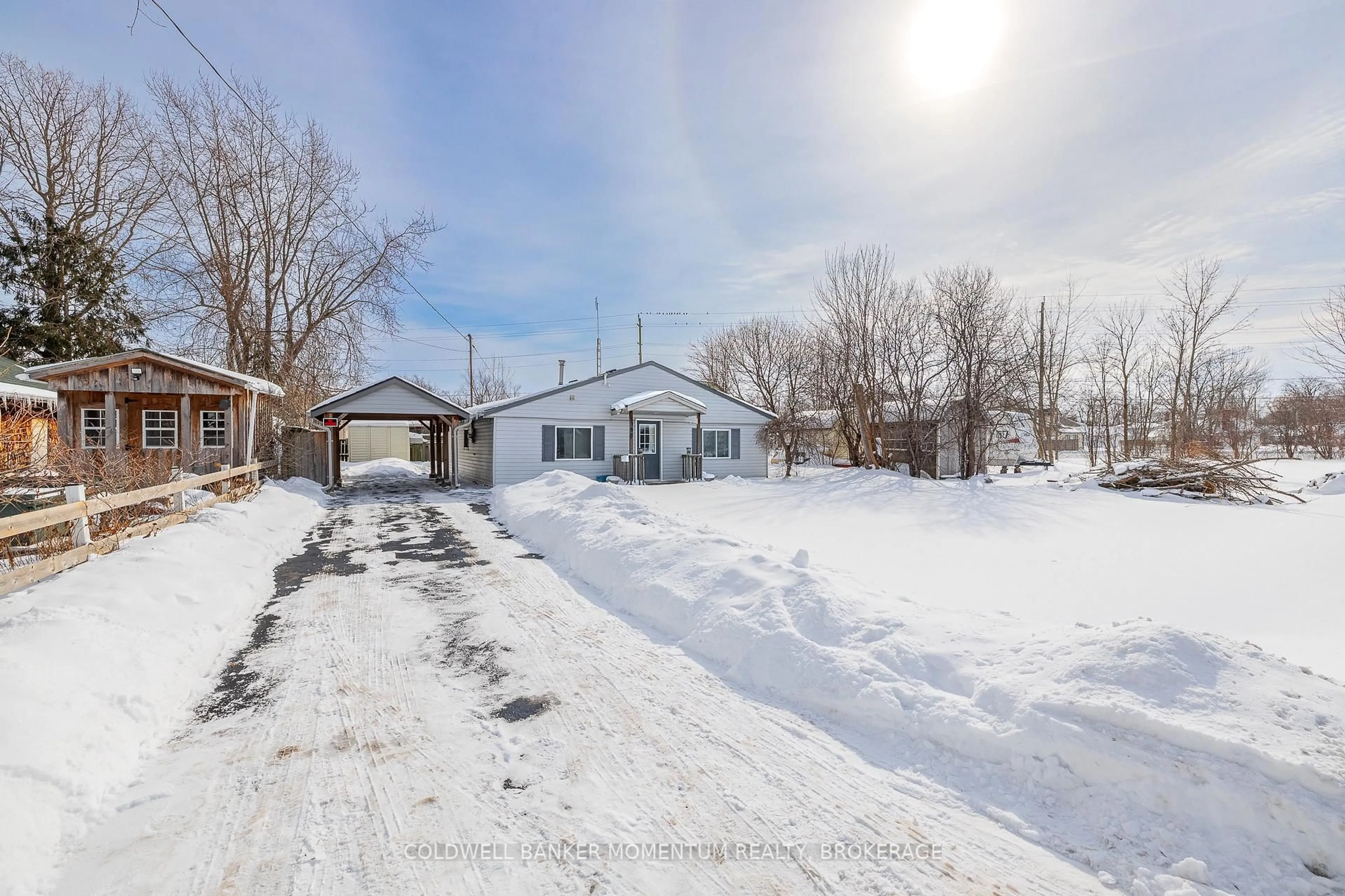 A pic from outside/outdoor area/front of a property/back of a property/a pic from drone, street for 380 Washington Rd, Fort Erie Ontario L2A 4K4
