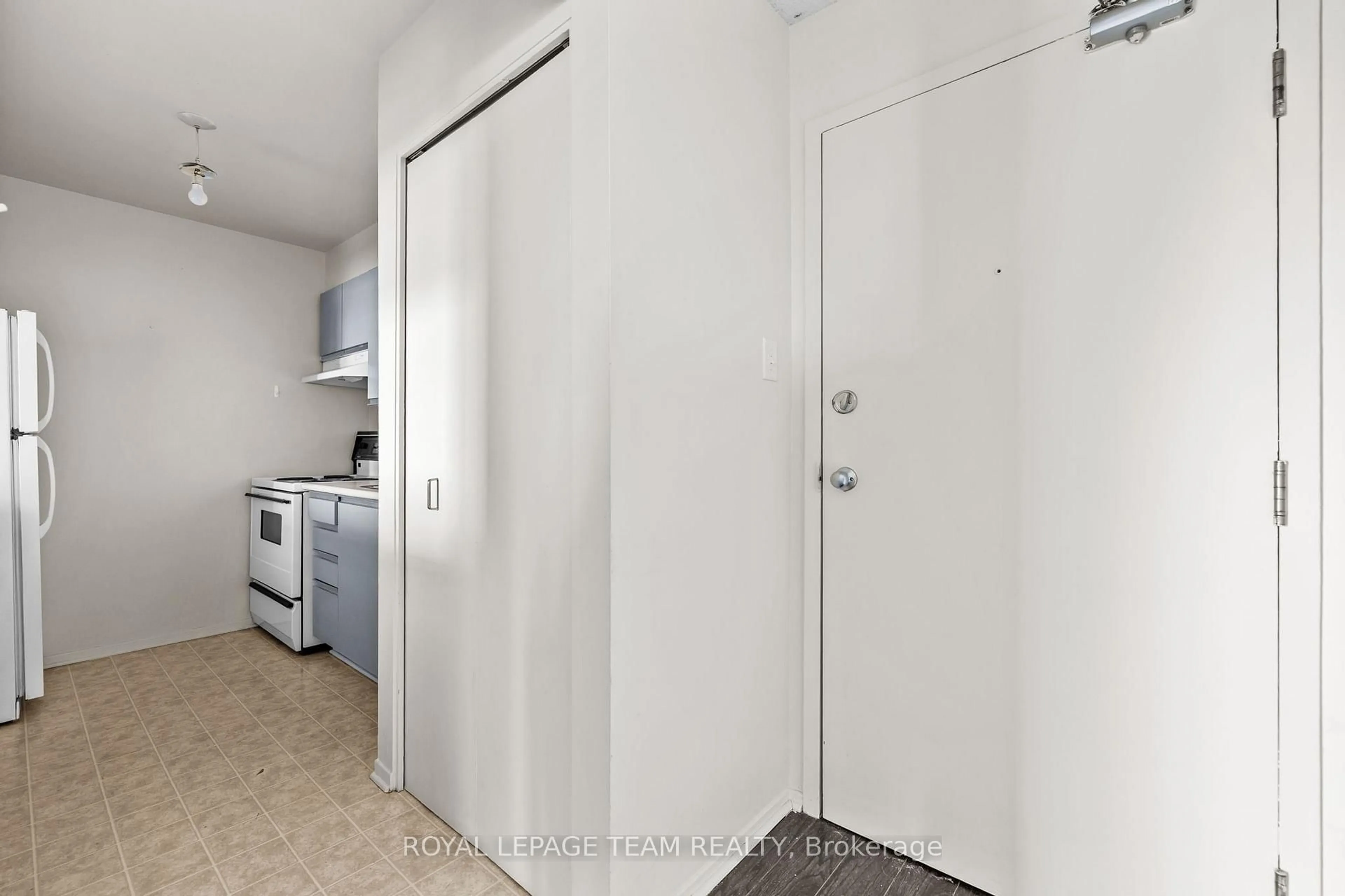 Unknown for 270 Brittany Dr #411, Ottawa Ontario K1K 4M3