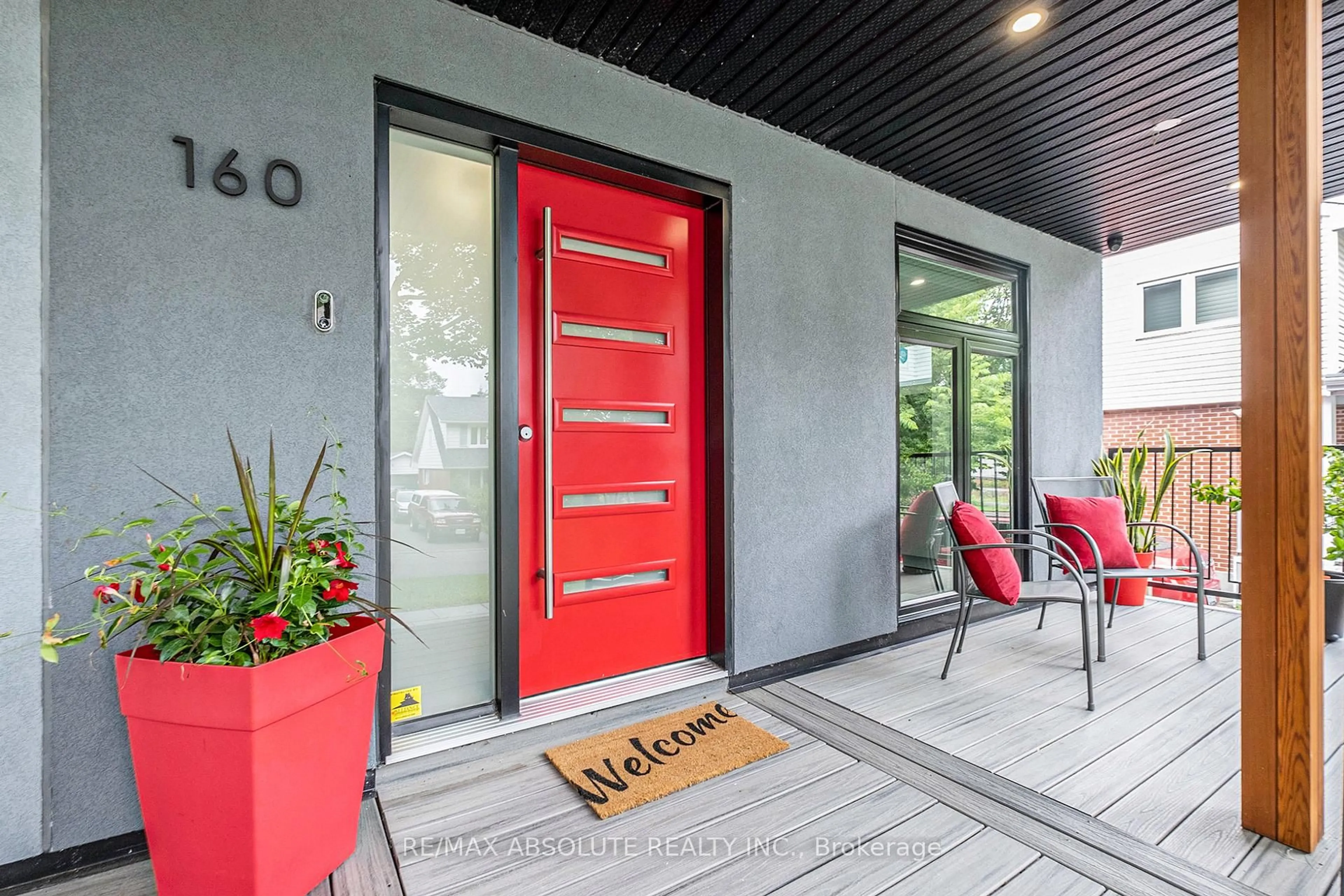 Indoor entryway for 160 BEGONIA Ave, Ottawa Ontario K1H 6E4