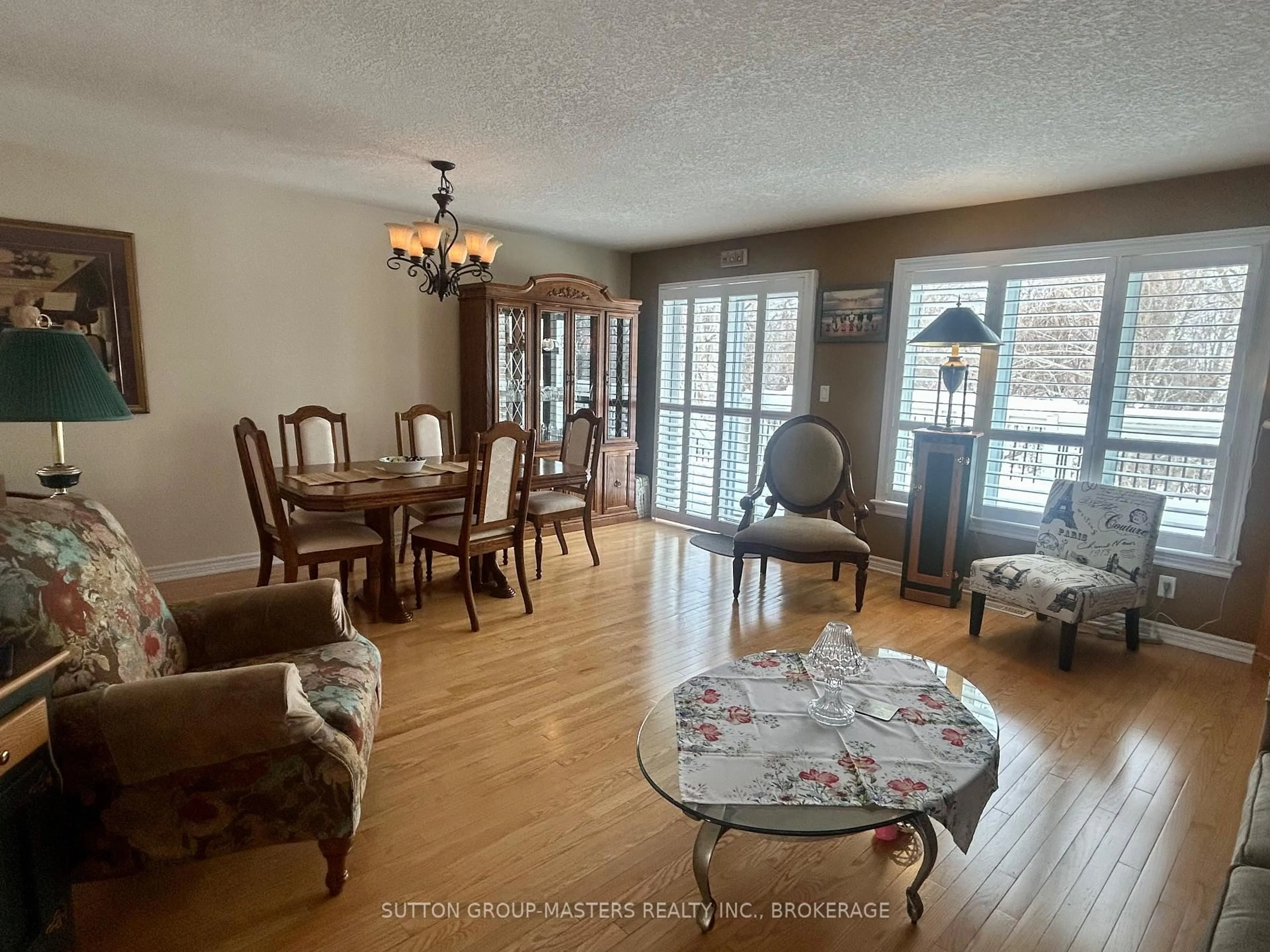 Living room with furniture, wood/laminate floor for 426 GRANDTRUNK Ave, Kingston Ontario K7M 8W8