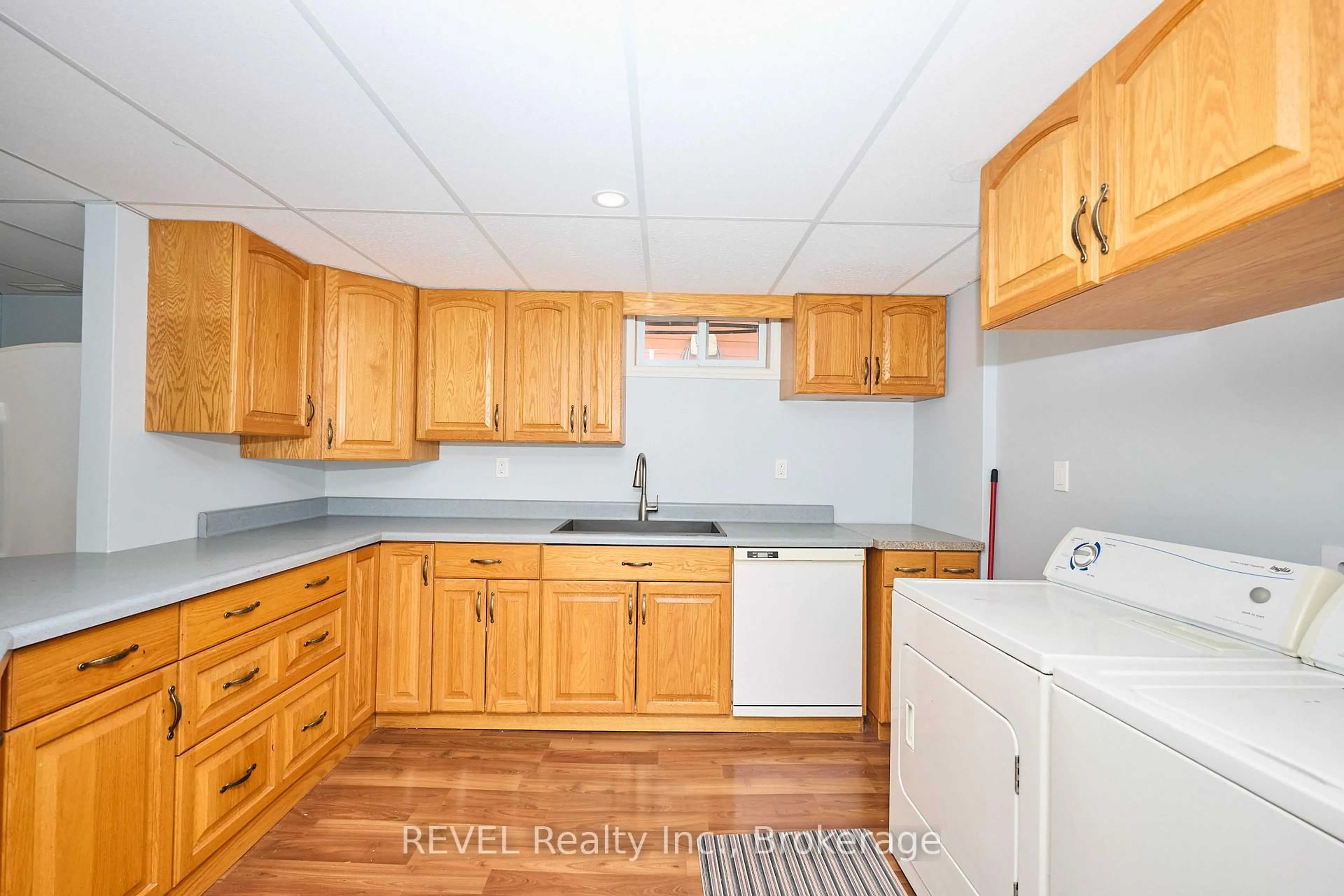Standard kitchen, unknown for 2989 Loyalist Ave, Niagara Falls Ontario L2J 3K8