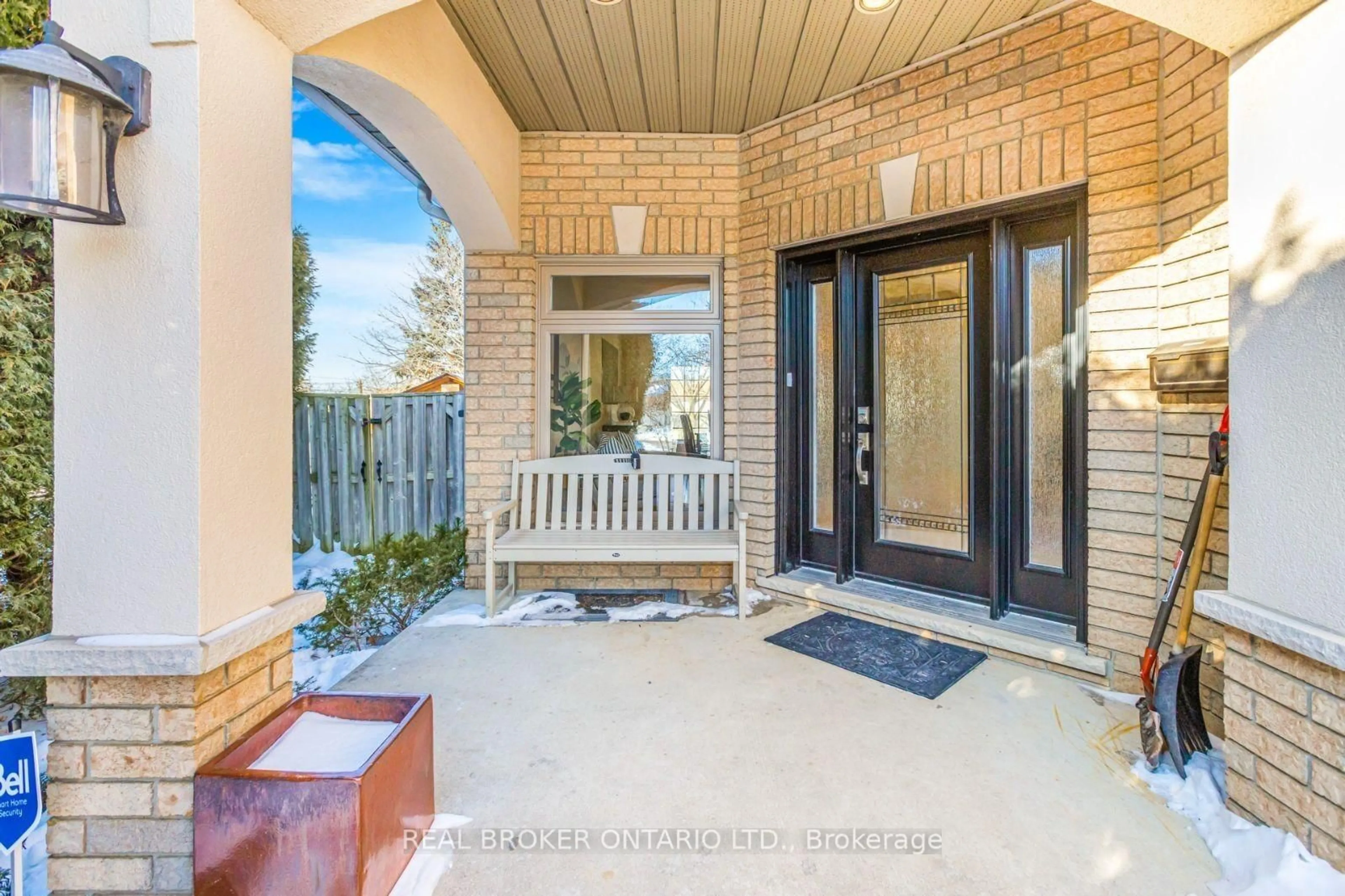 Indoor entryway for 104 Seaton Place Dr, Hamilton Ontario L8E 4A6