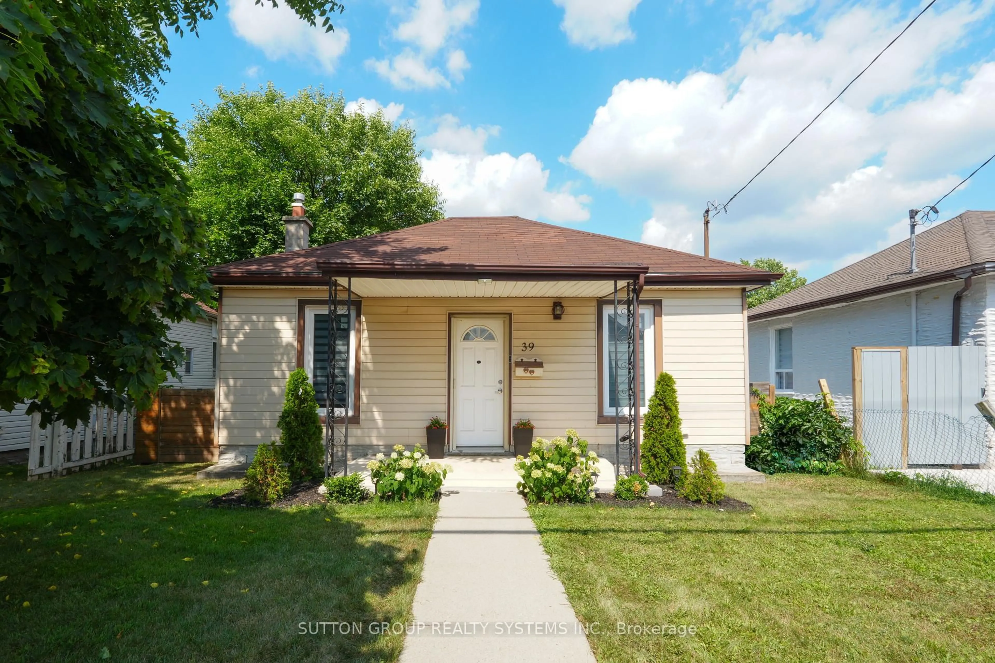 Unknown for 39 Norfolk Ave, Cambridge Ontario N1R 3T7