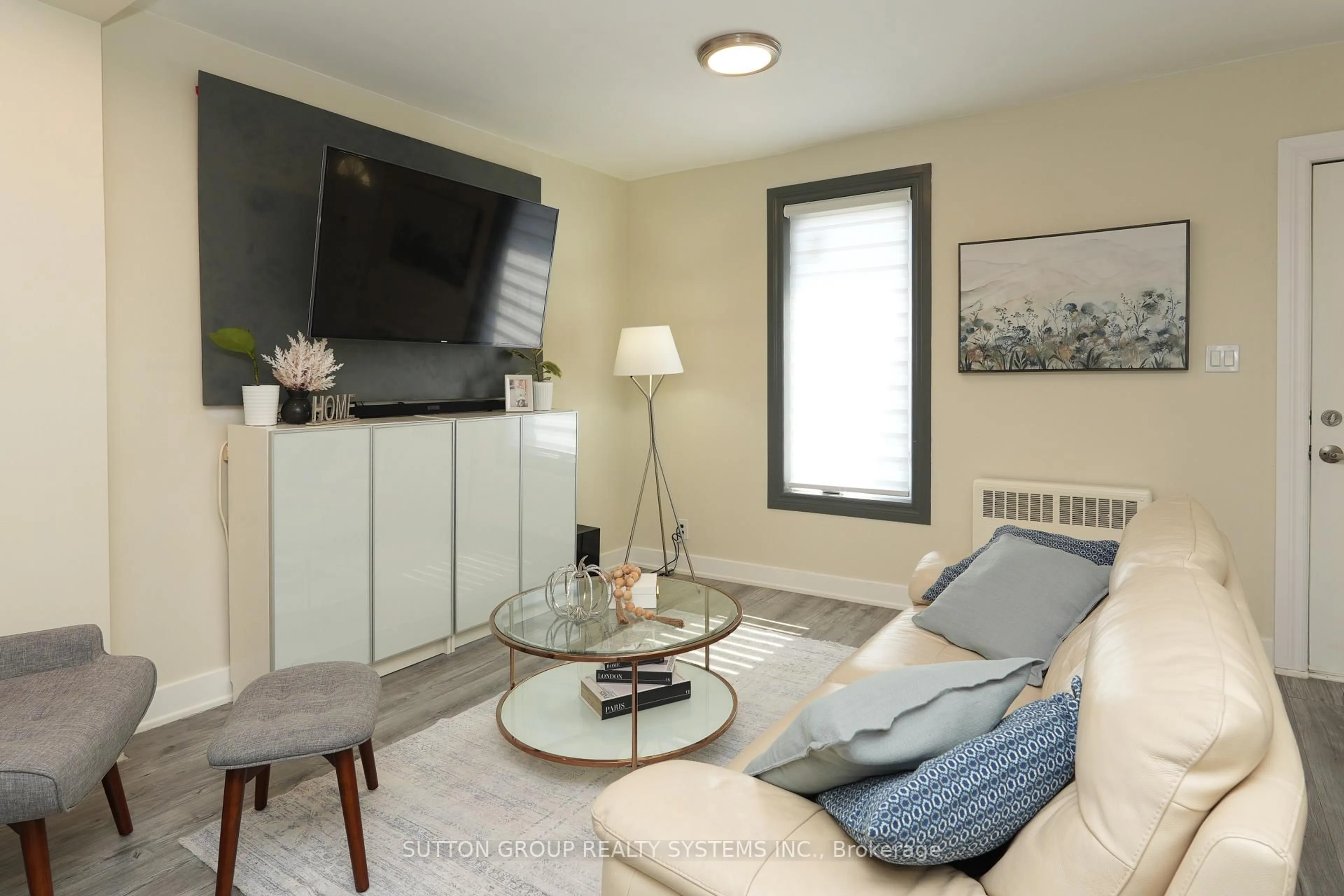 Living room with furniture, unknown for 39 Norfolk Ave, Cambridge Ontario N1R 3T7