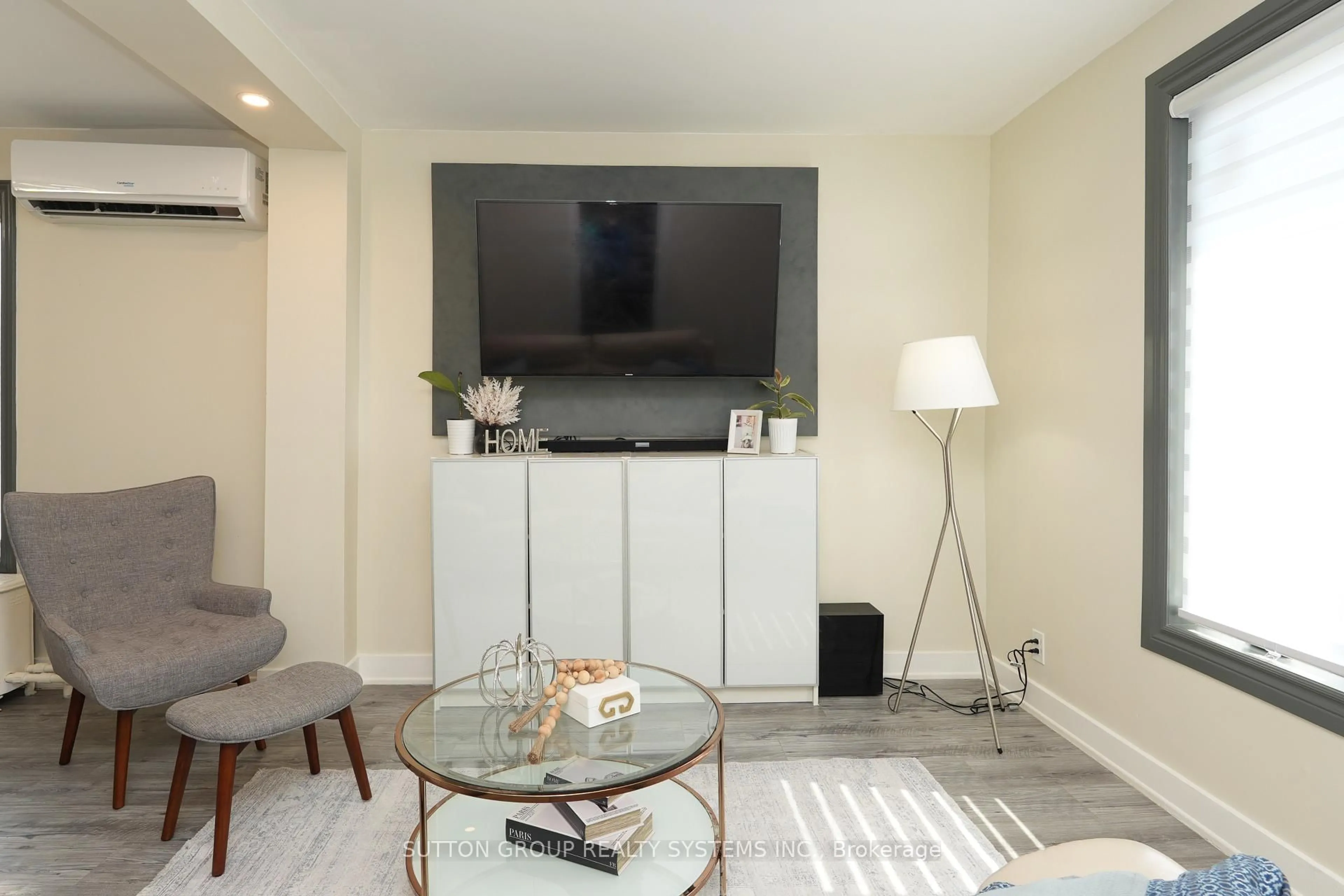 Unknown for 39 Norfolk Ave, Cambridge Ontario N1R 3T7