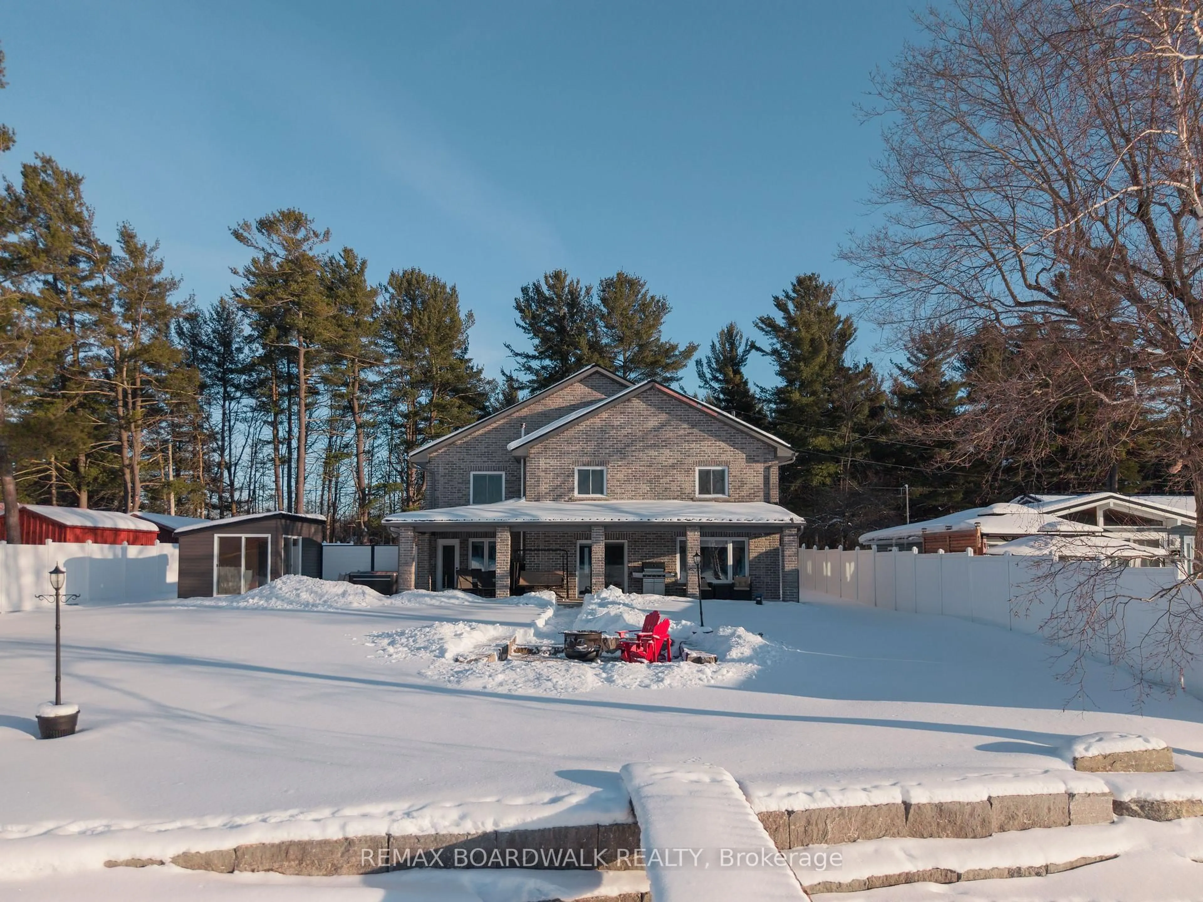 A pic from outside/outdoor area/front of a property/back of a property/a pic from drone, street for 50 Kerry Forest Dr, Front of Yonge Ontario K0E 1R0
