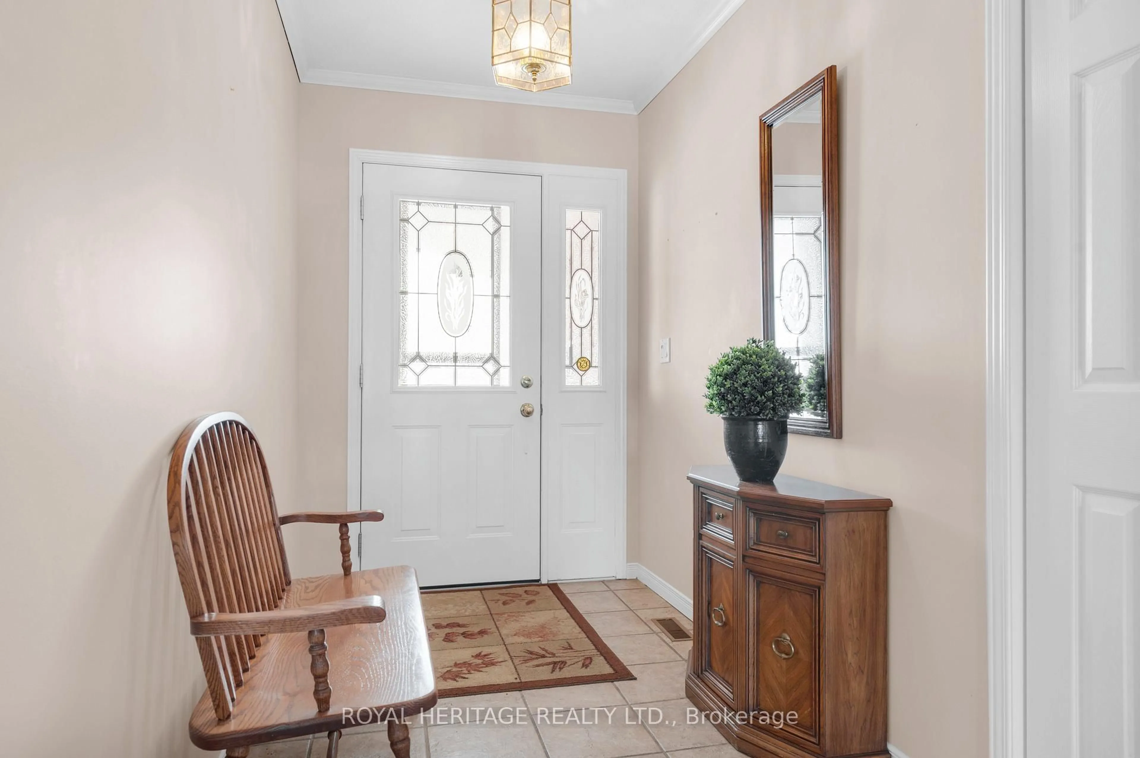 Indoor entryway for 334 Bridge St, Belleville Ontario K8P 5M1