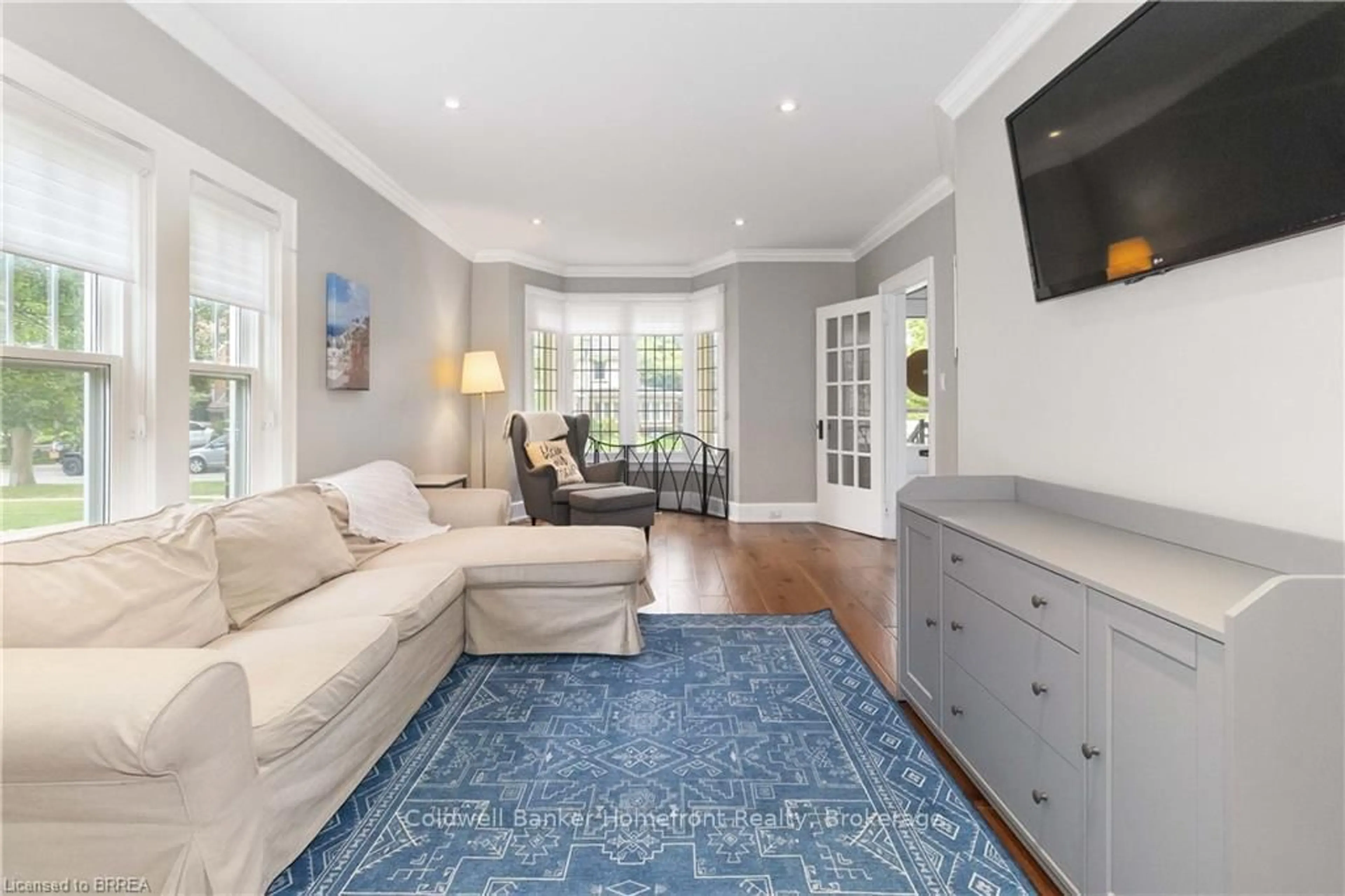 Living room with furniture, unknown for 19 Lincoln Ave, Brantford Ontario N3T 4S5