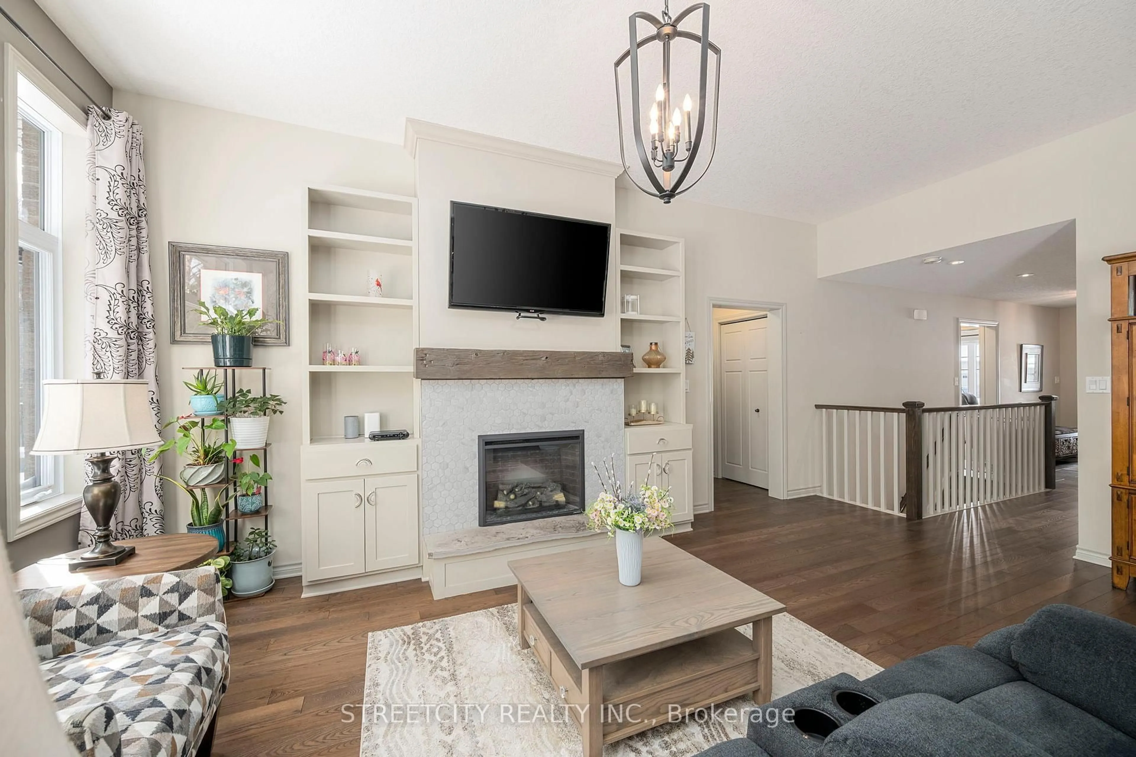 Living room with furniture, wood/laminate floor for 17 Tanager Pl, St. Thomas Ontario N5R 6K9