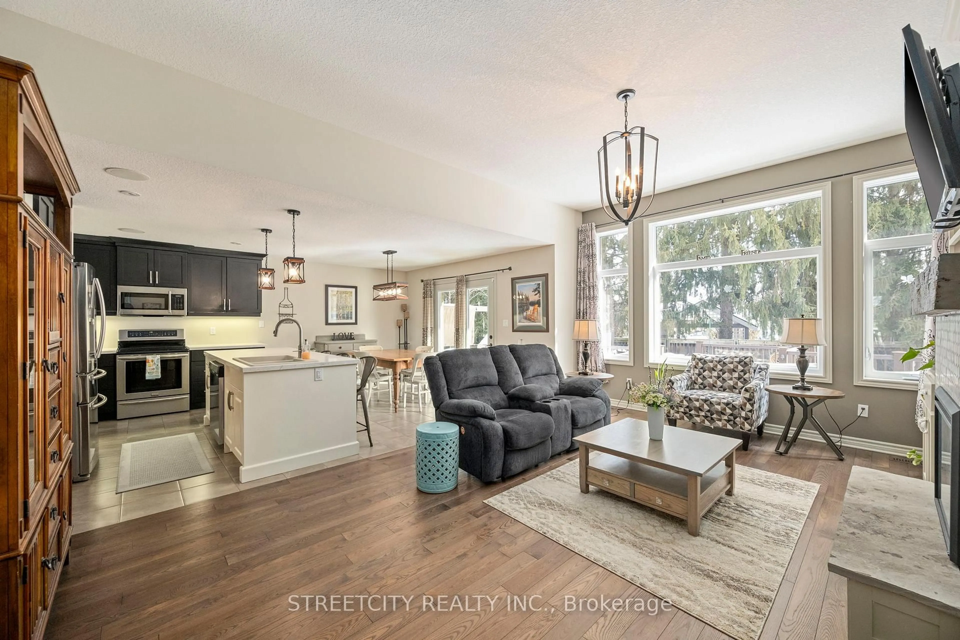 Open concept kitchen, unknown for 17 Tanager Pl, St. Thomas Ontario N5R 6K9