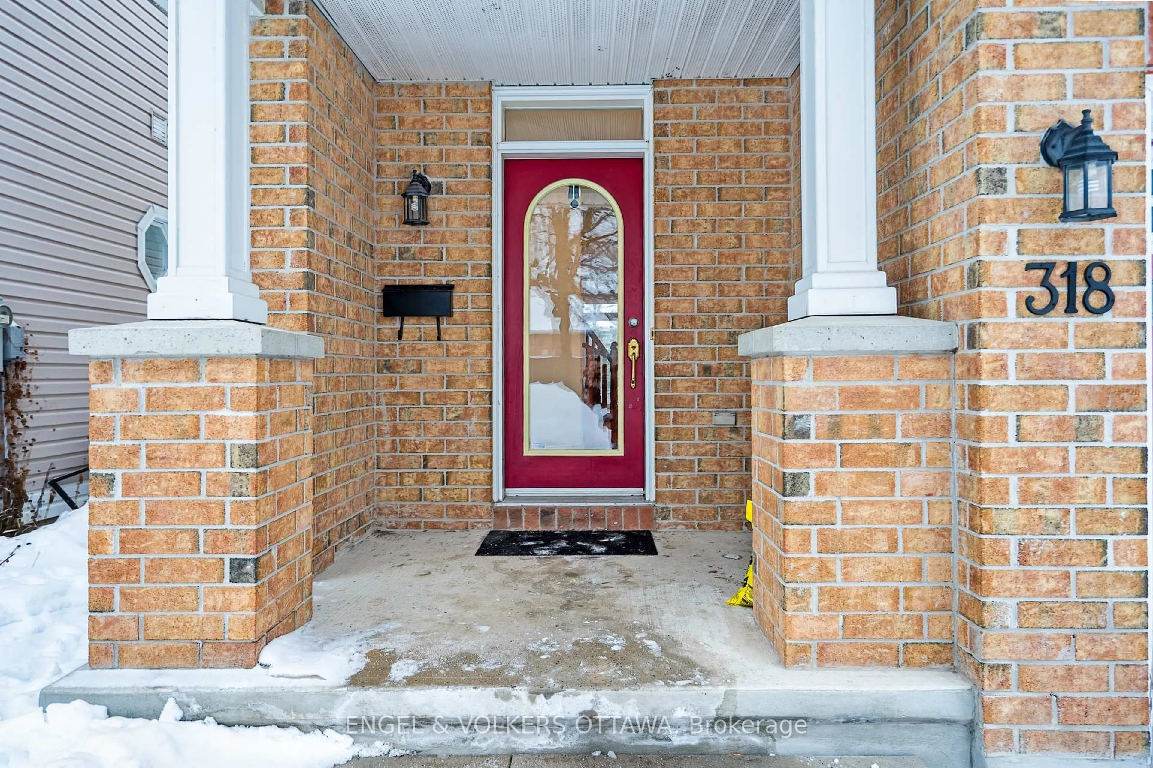 Indoor entryway for 318 PARKIN Circ, Ottawa Ontario K1T 4G6