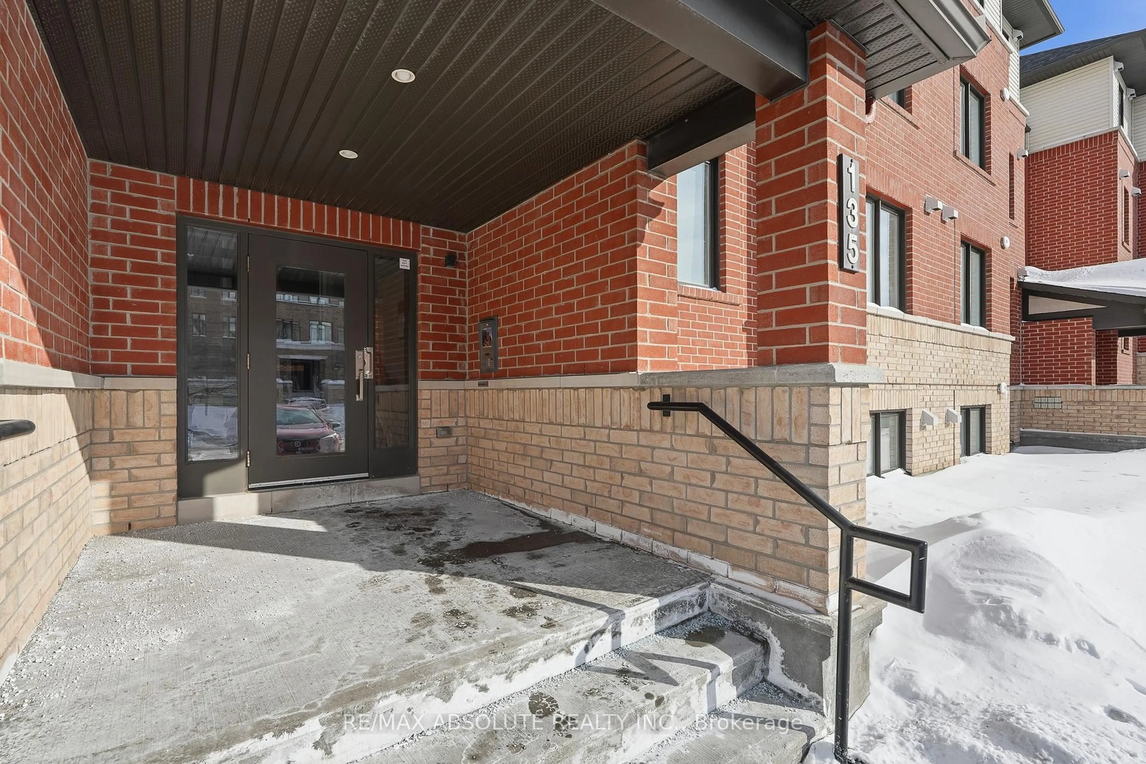 Indoor foyer for 135 Bluestone Private #6, Ottawa Ontario K4A 0X7