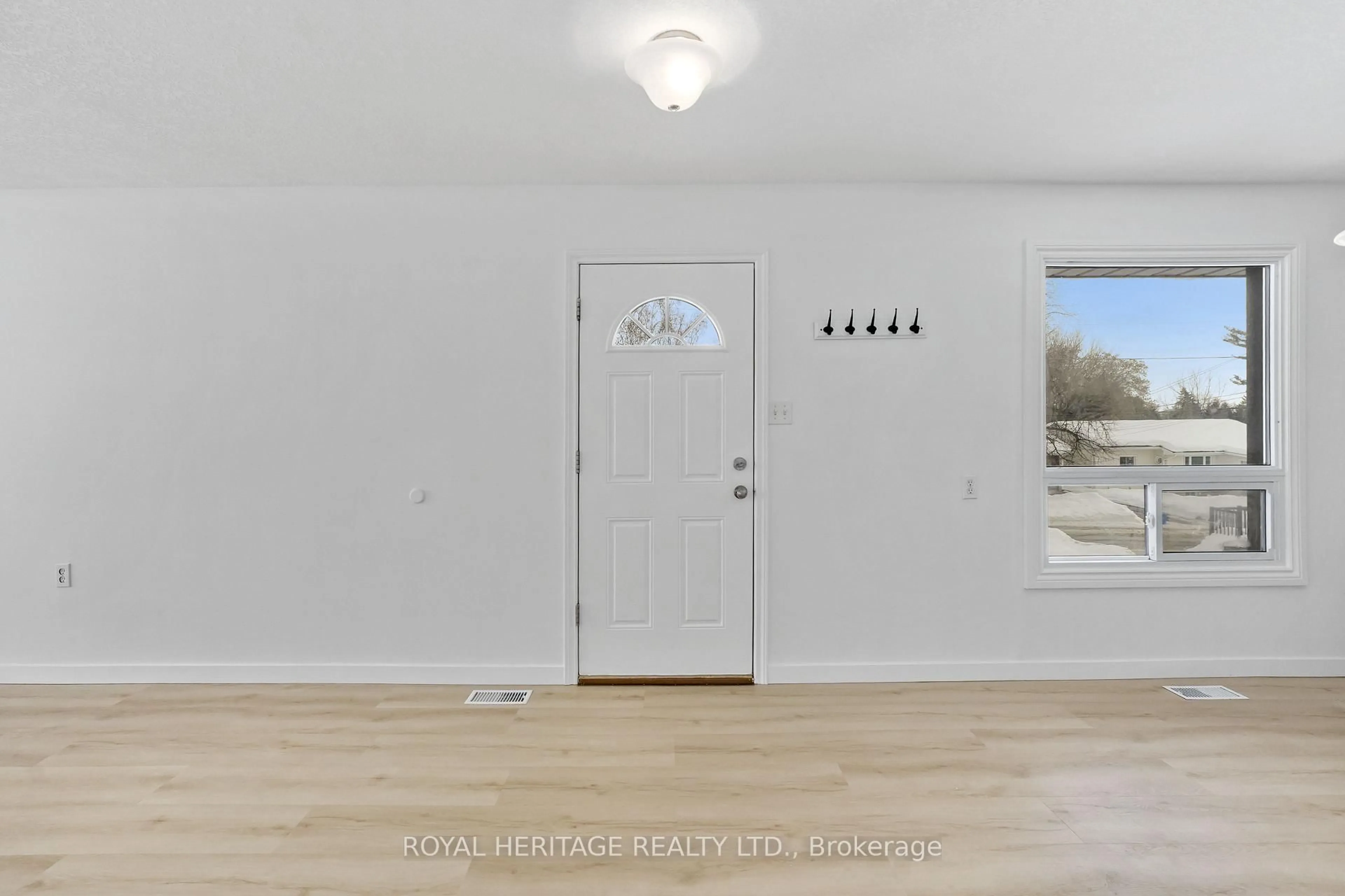 Indoor entryway for 84 Alice St, Brighton Ontario K0K 1H0