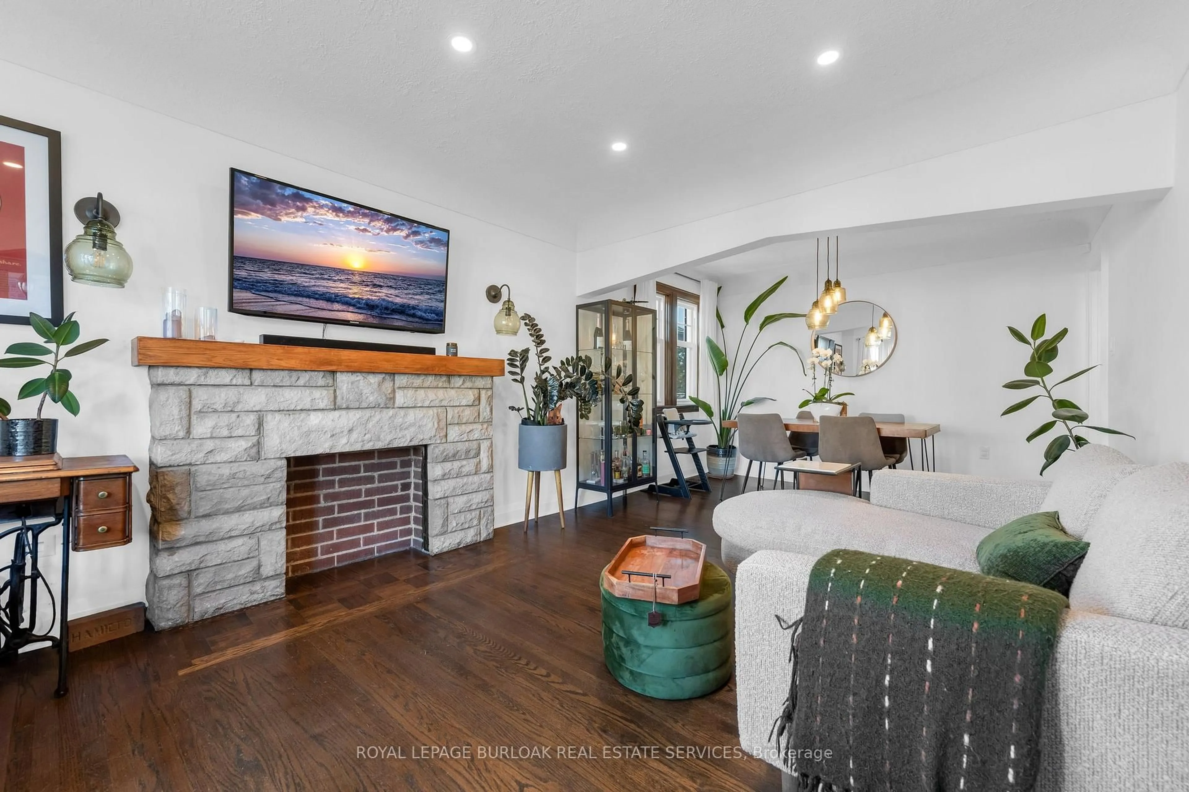 Living room with furniture, unknown for 177 Houghton Ave, Hamilton Ontario L8K 2N1