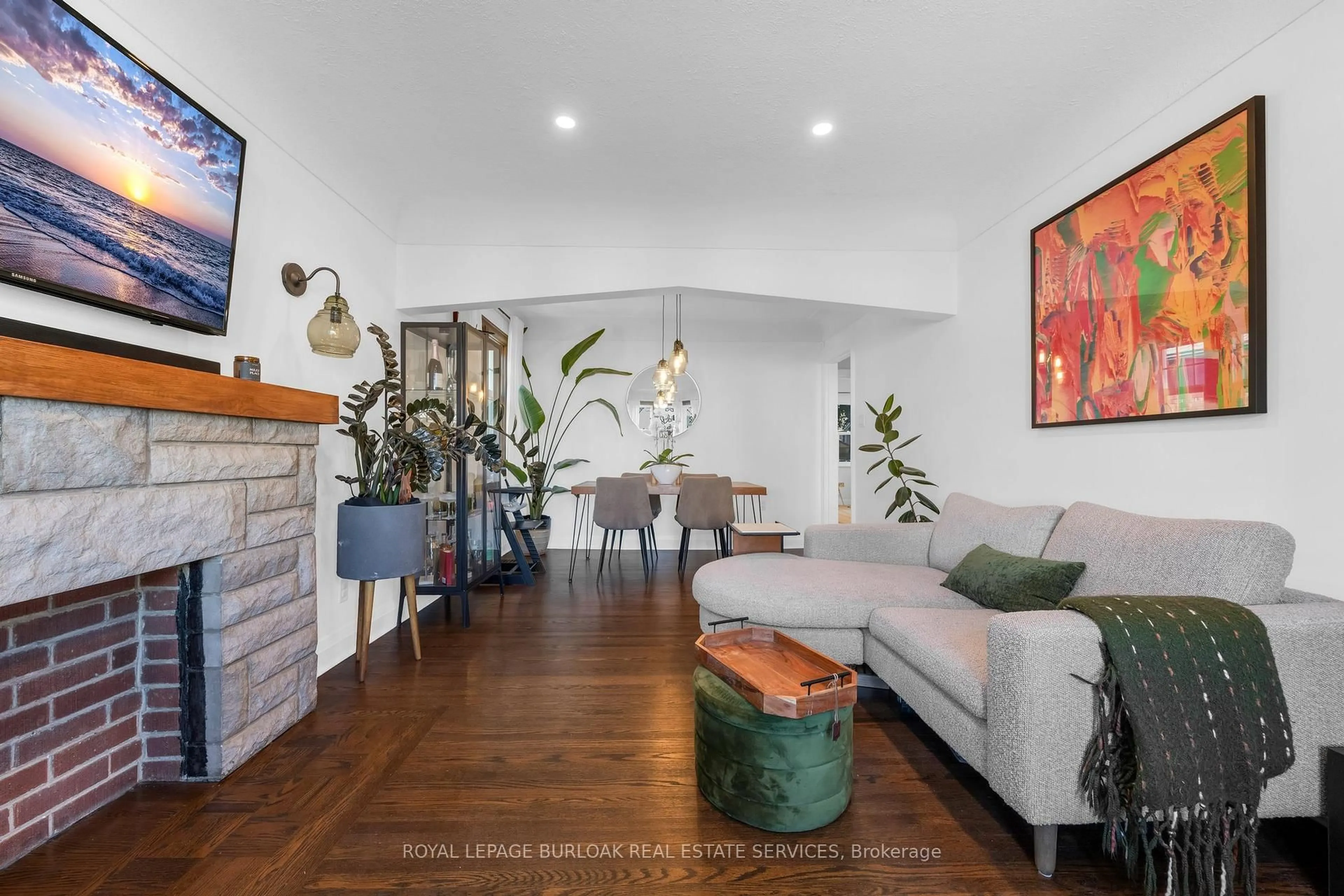 Living room with furniture, unknown for 177 Houghton Ave, Hamilton Ontario L8K 2N1