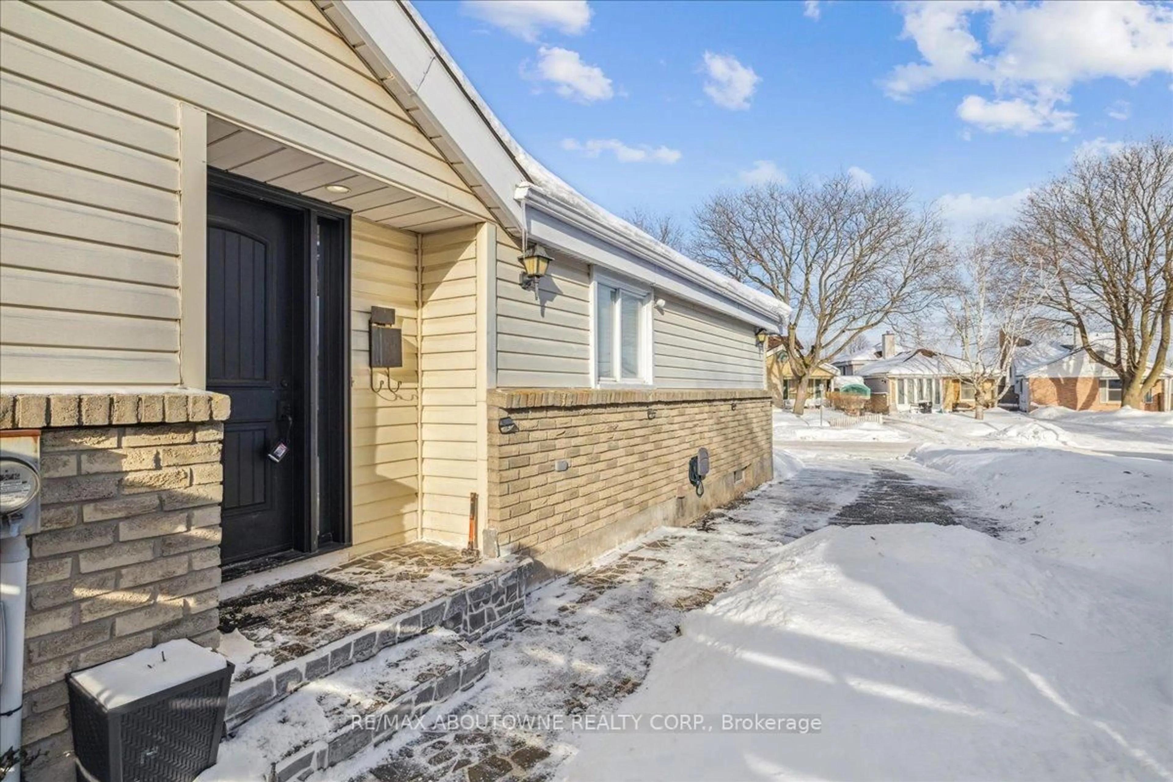 Unknown for 11 Macteith Crt, Cambridge Ontario N1R 8J1