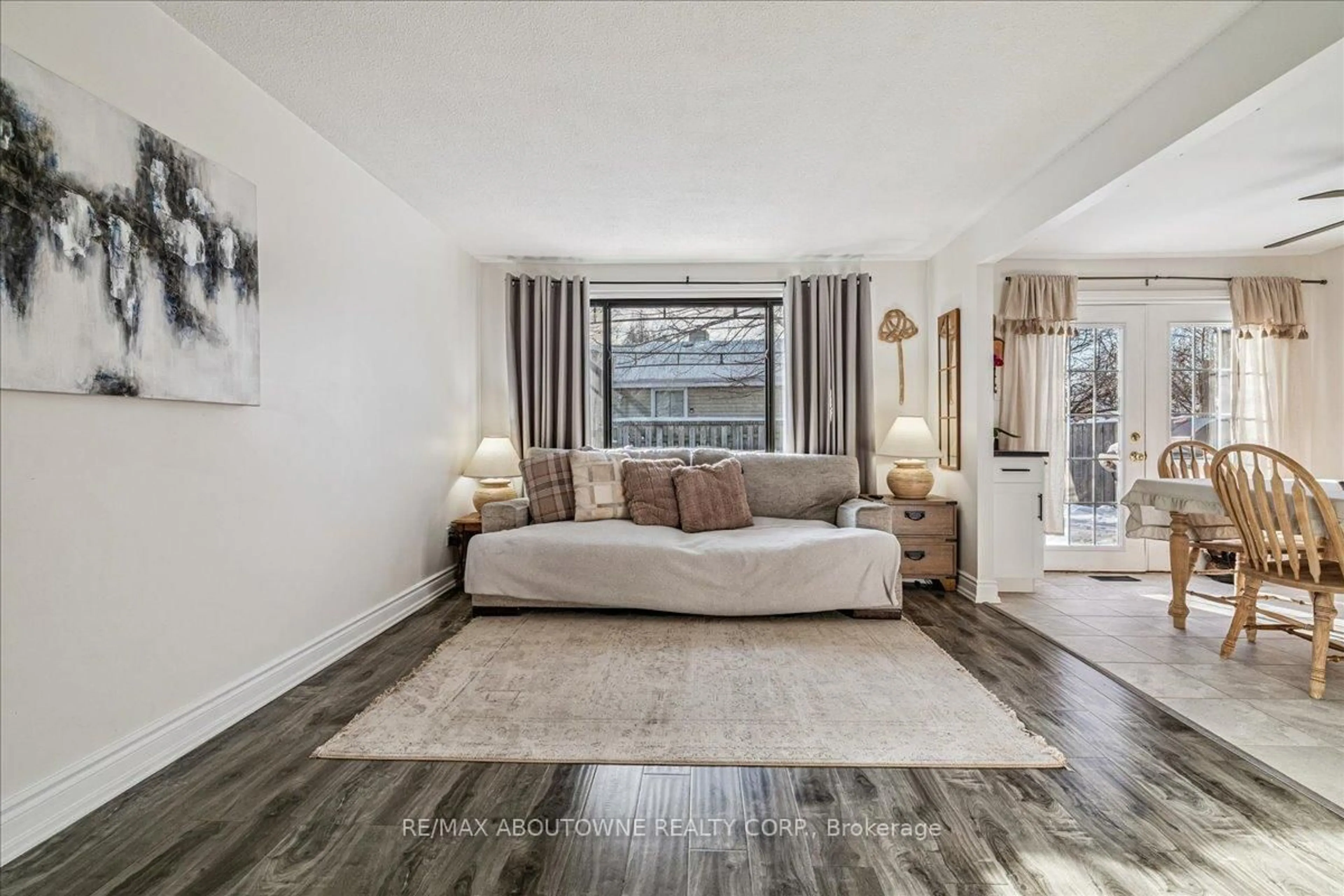 Living room with furniture, unknown for 11 Macteith Crt, Cambridge Ontario N1R 8J1