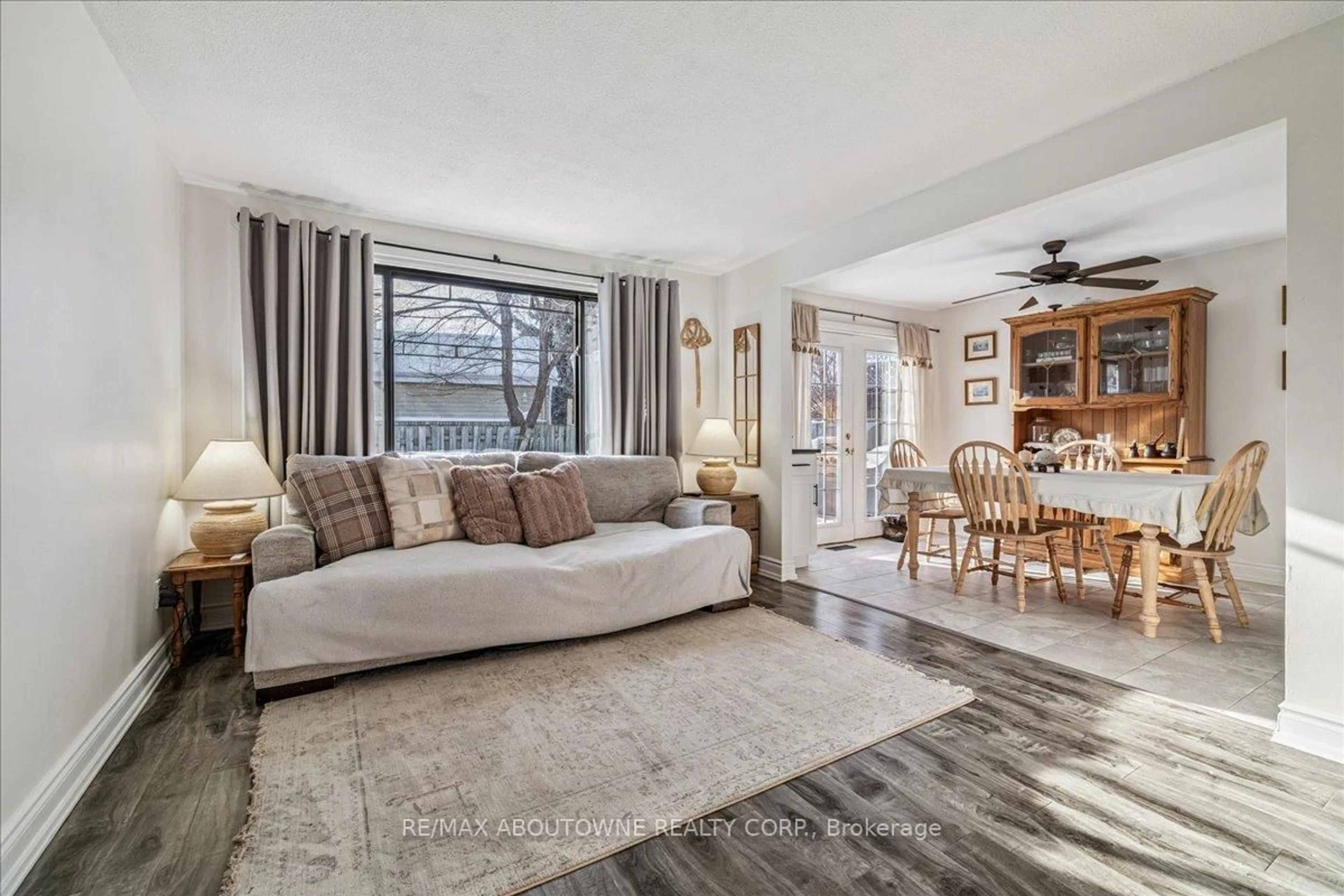 Living room with furniture, unknown for 11 Macteith Crt, Cambridge Ontario N1R 8J1