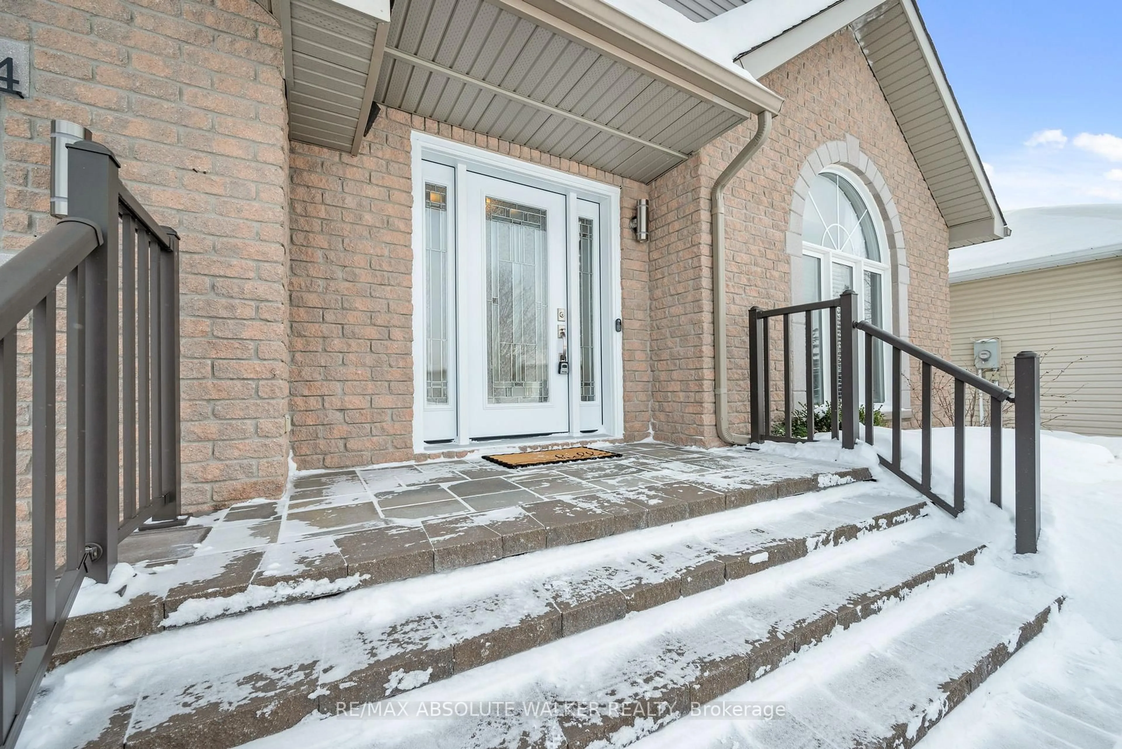 Indoor entryway for 514 Potvin Ave, Clarence-Rockland Ontario K4K 1R5