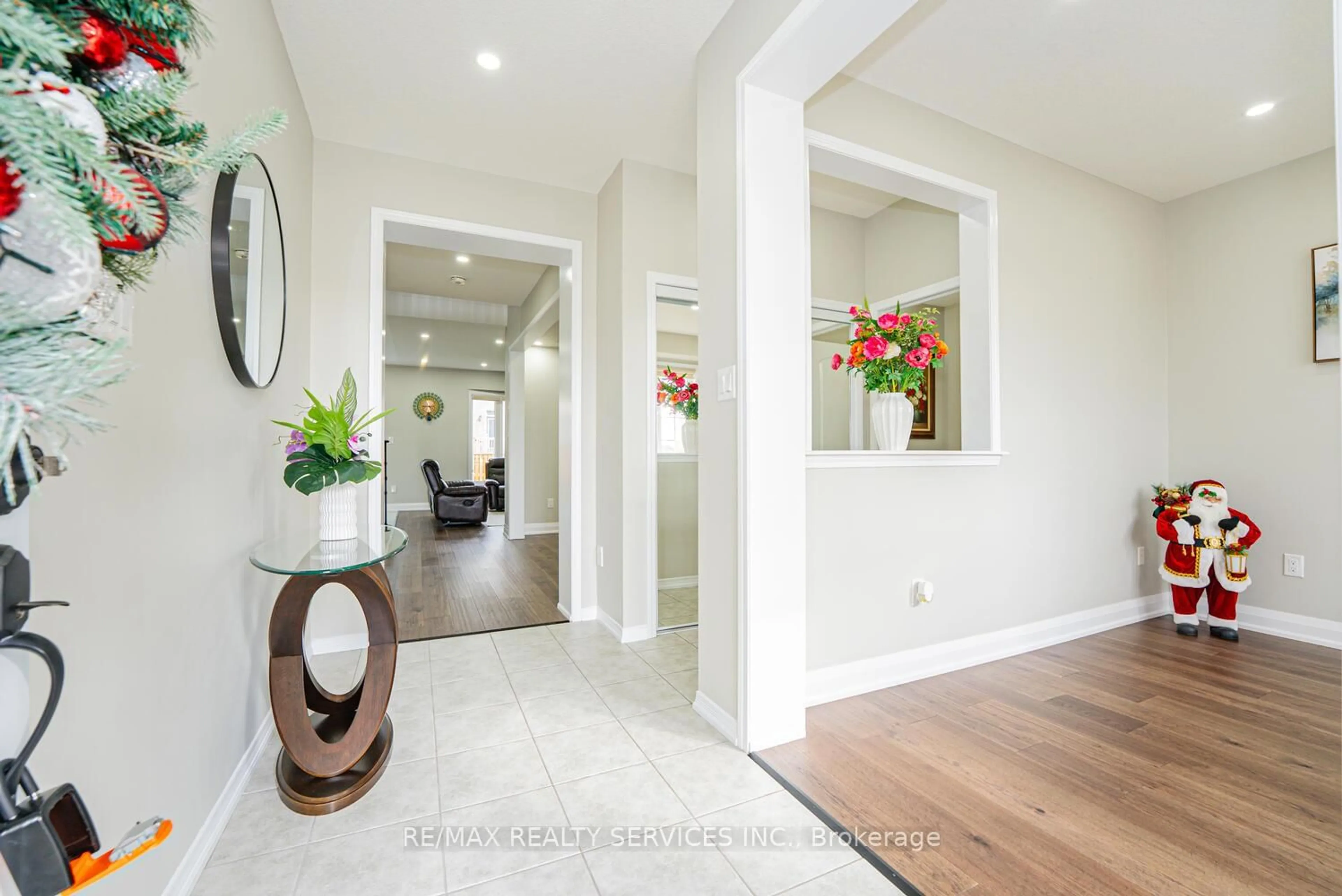 Indoor entryway for 89 Powell Rd, Brantford Ontario N3T 0P9
