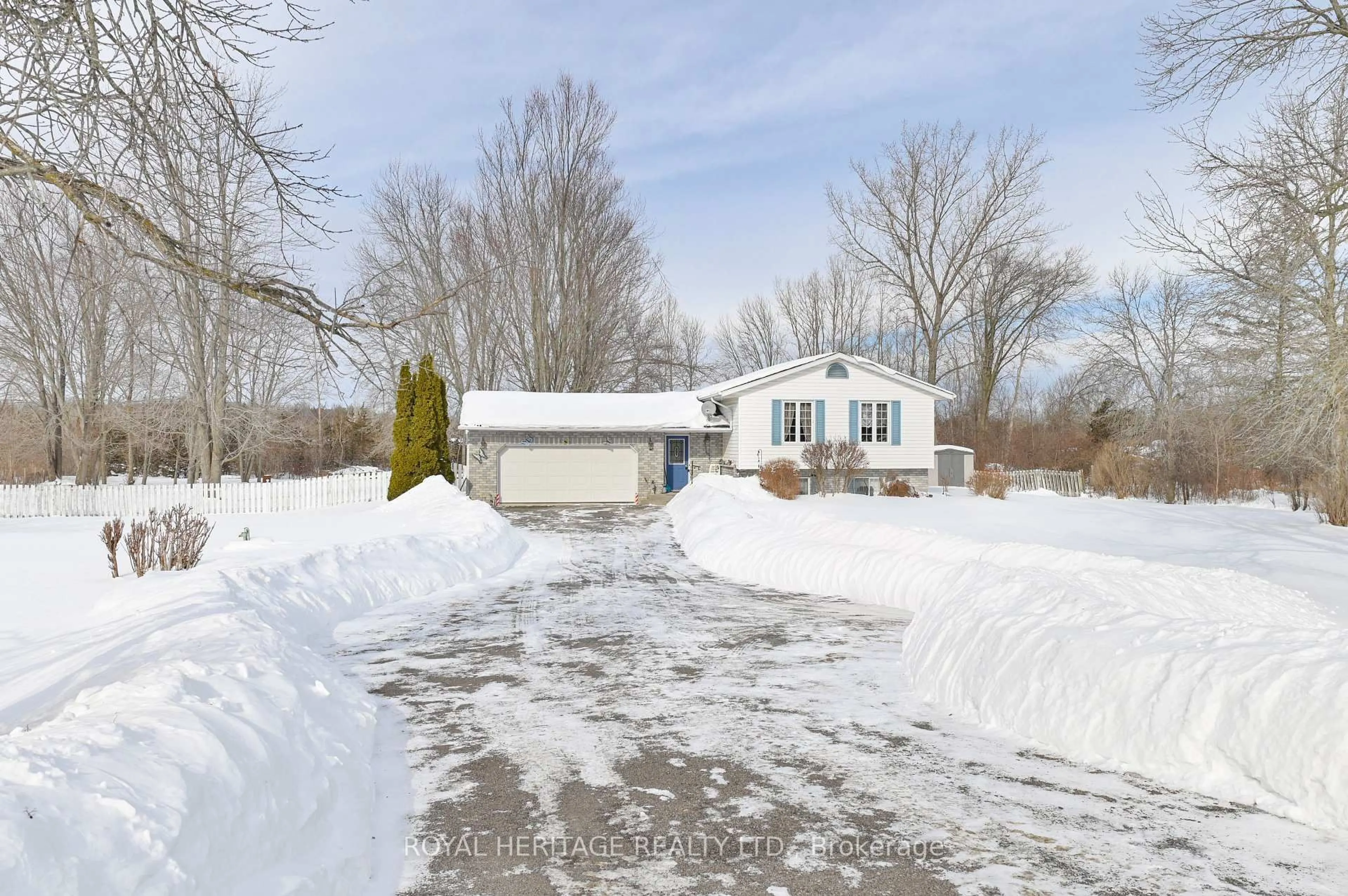 A pic from outside/outdoor area/front of a property/back of a property/a pic from drone, street for 1321C Airport Pkwy, Belleville Ontario K8N 4Z6