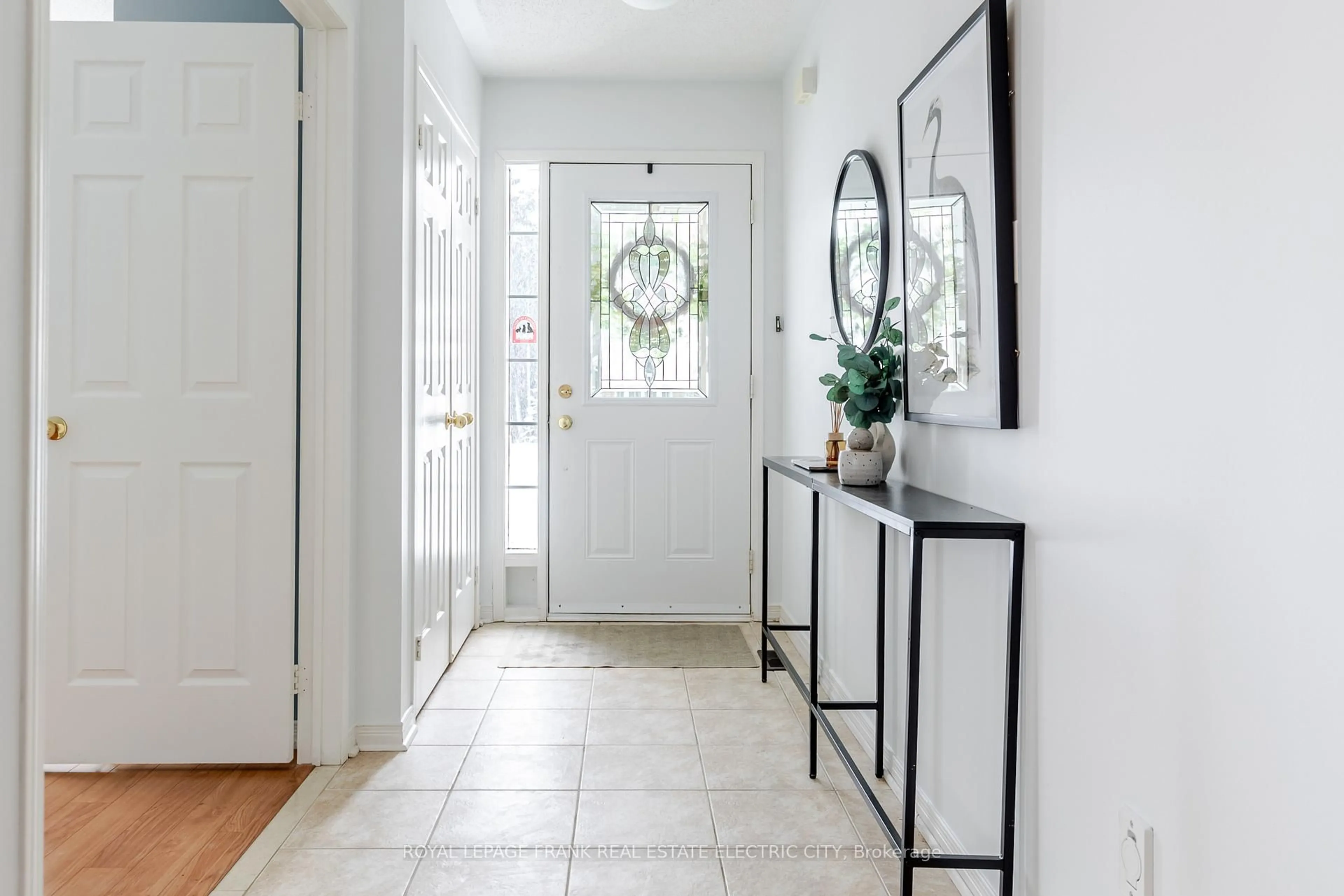 Indoor entryway for 30 Brookside St, Cavan Monaghan Ontario L0A 1G0