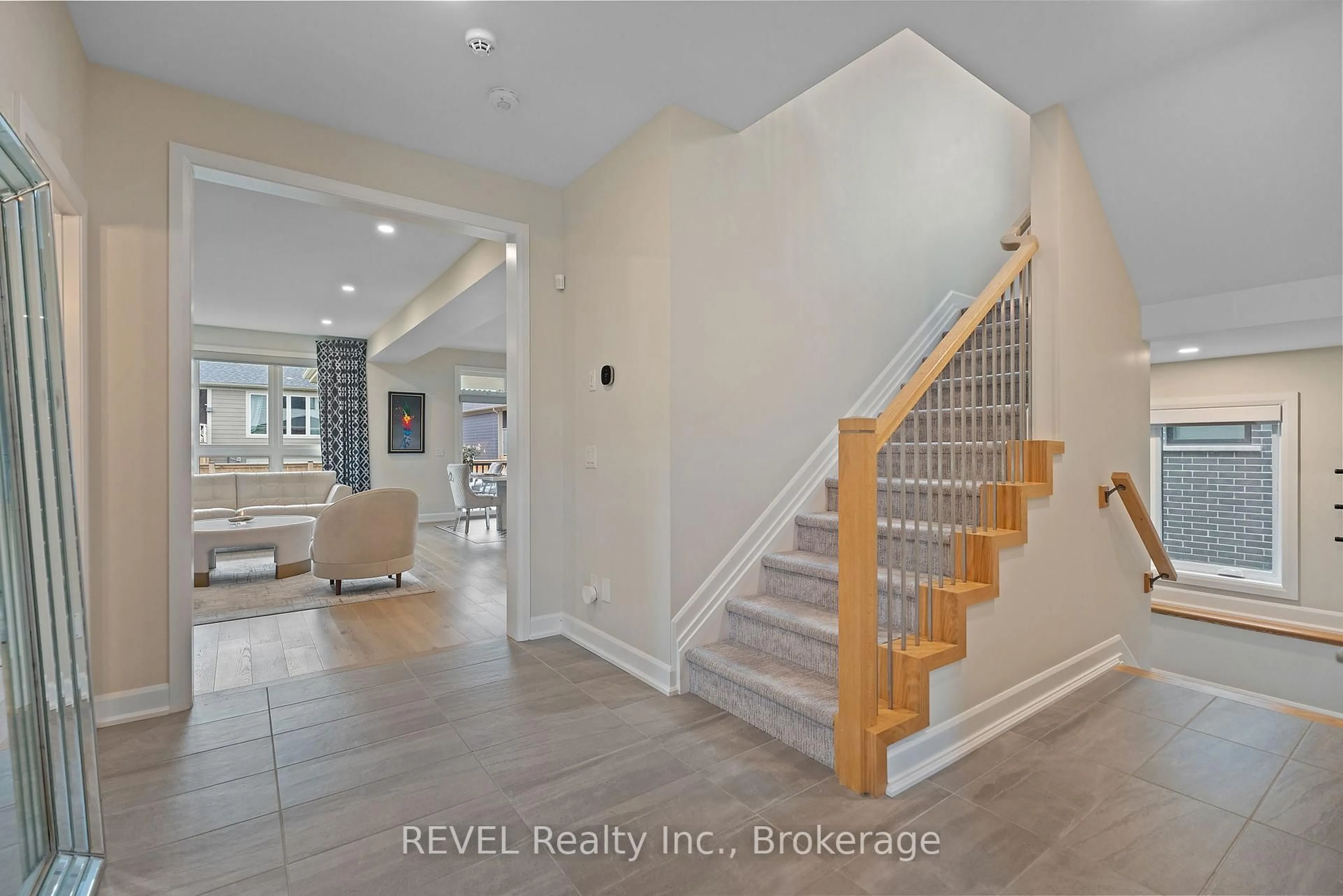 Indoor entryway for 3809 Simpson Lane, Fort Erie Ontario L0S 1S0