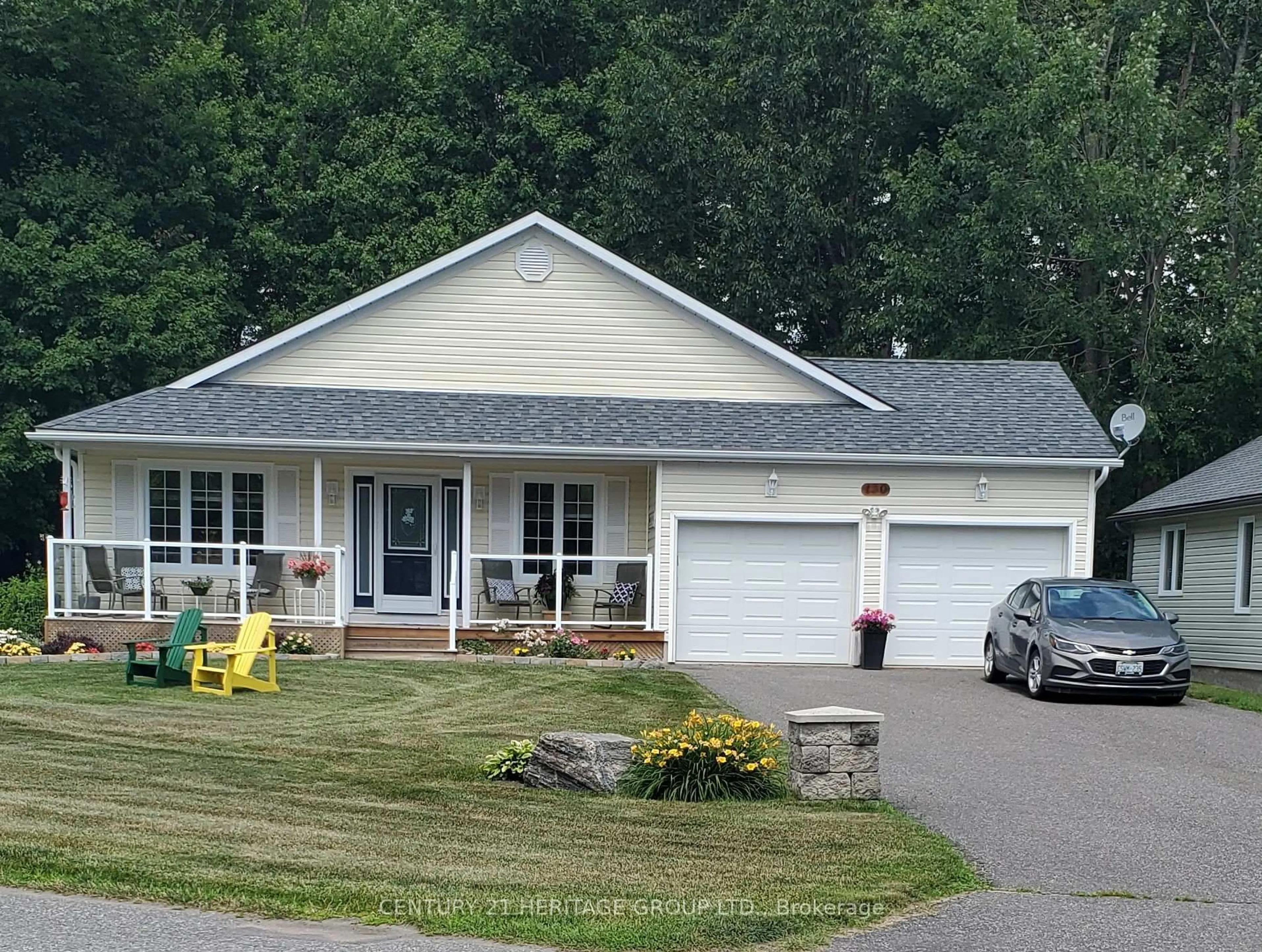 Home with vinyl exterior material, street for 130 Hedgewood Lane, Gravenhurst Ontario P1P 1Z4