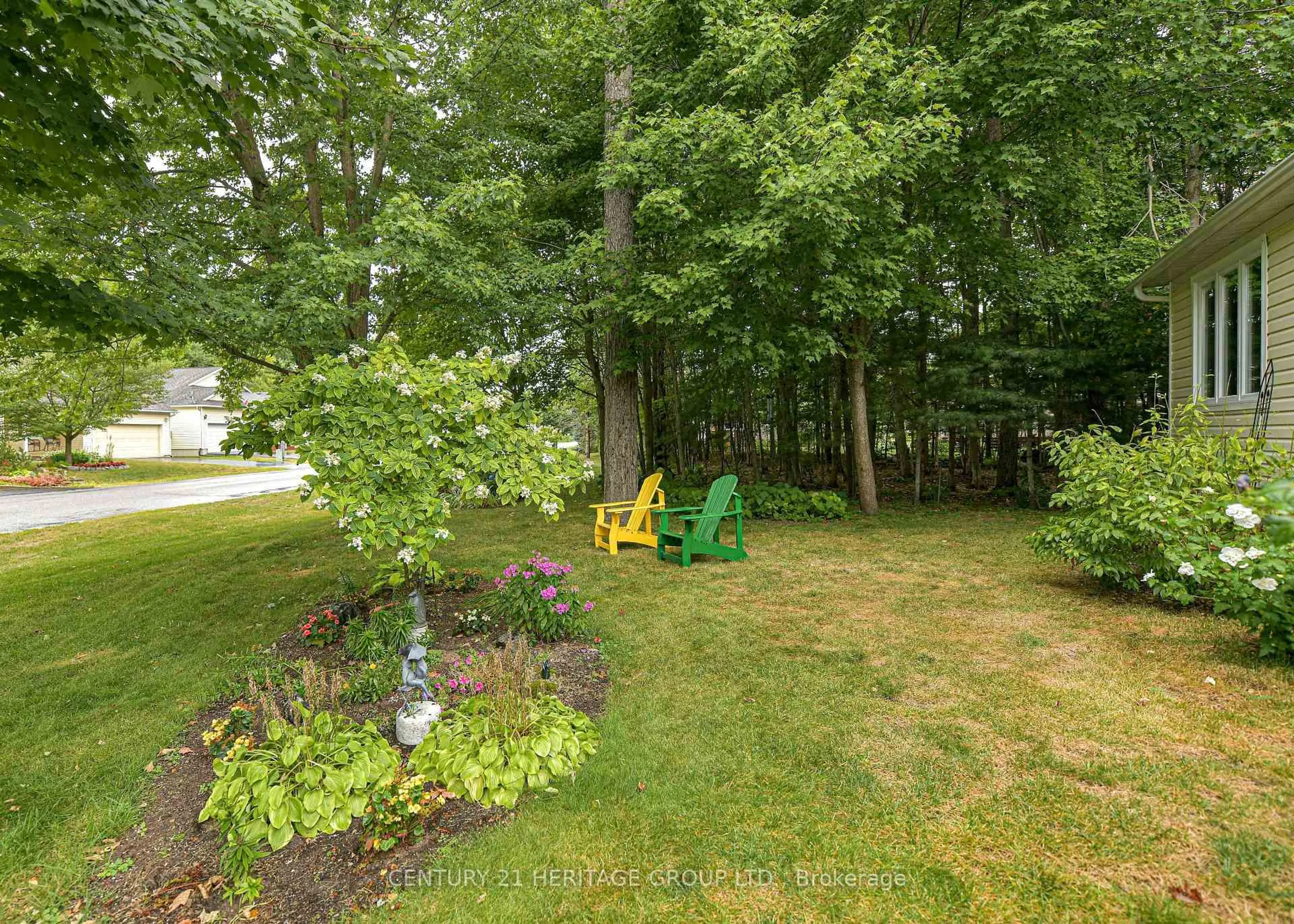 Patio, forest/trees view for 130 Hedgewood Lane, Gravenhurst Ontario P1P 1Z4